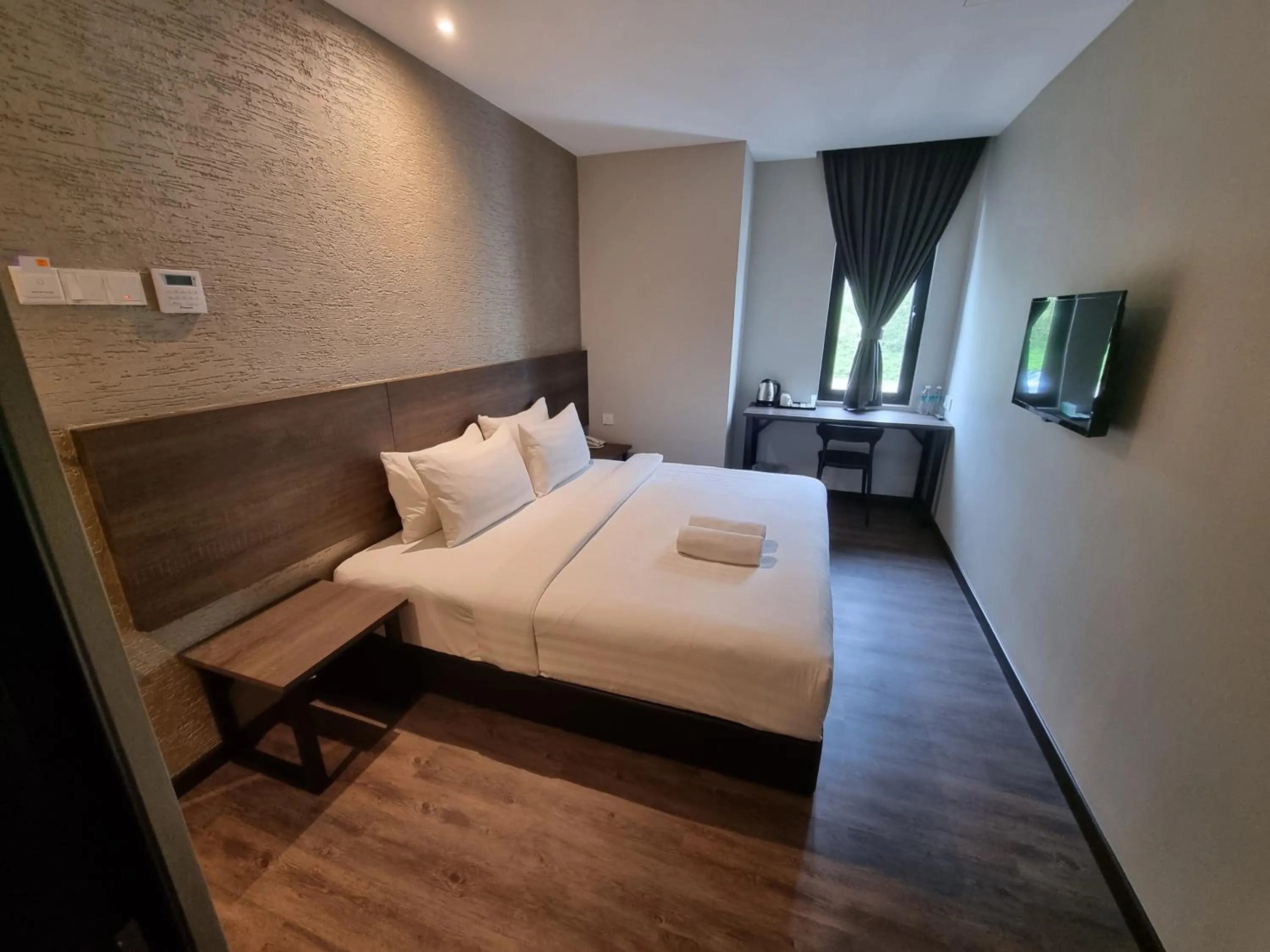 TV and multimedia, Bed in MIICO Hotel @ Mount Austin