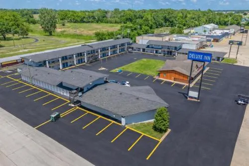 Deluxe Inn & Suites By OYO Miami OK