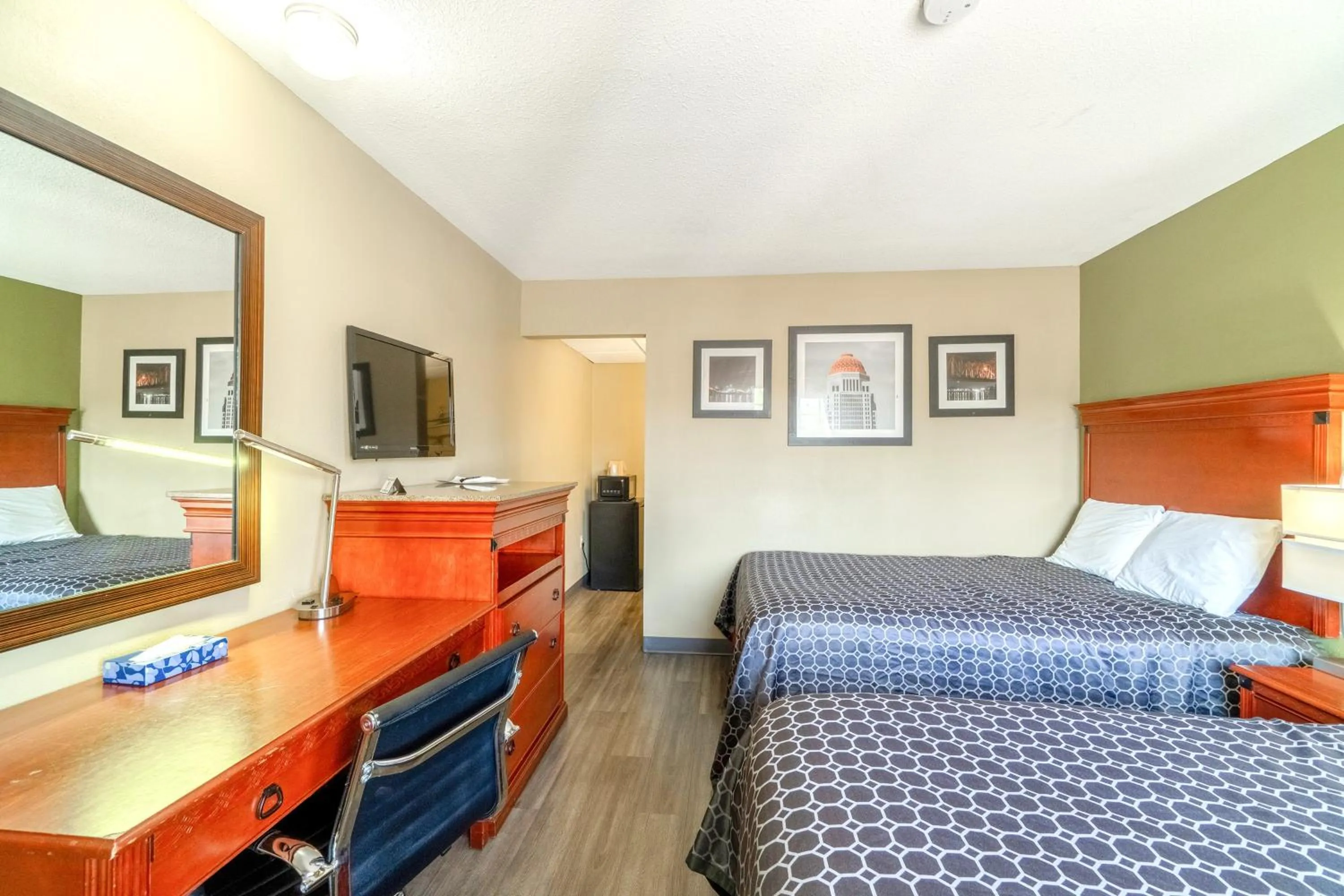 Bedroom, Bed in Deluxe Inn & Suites By OYO Miami OK