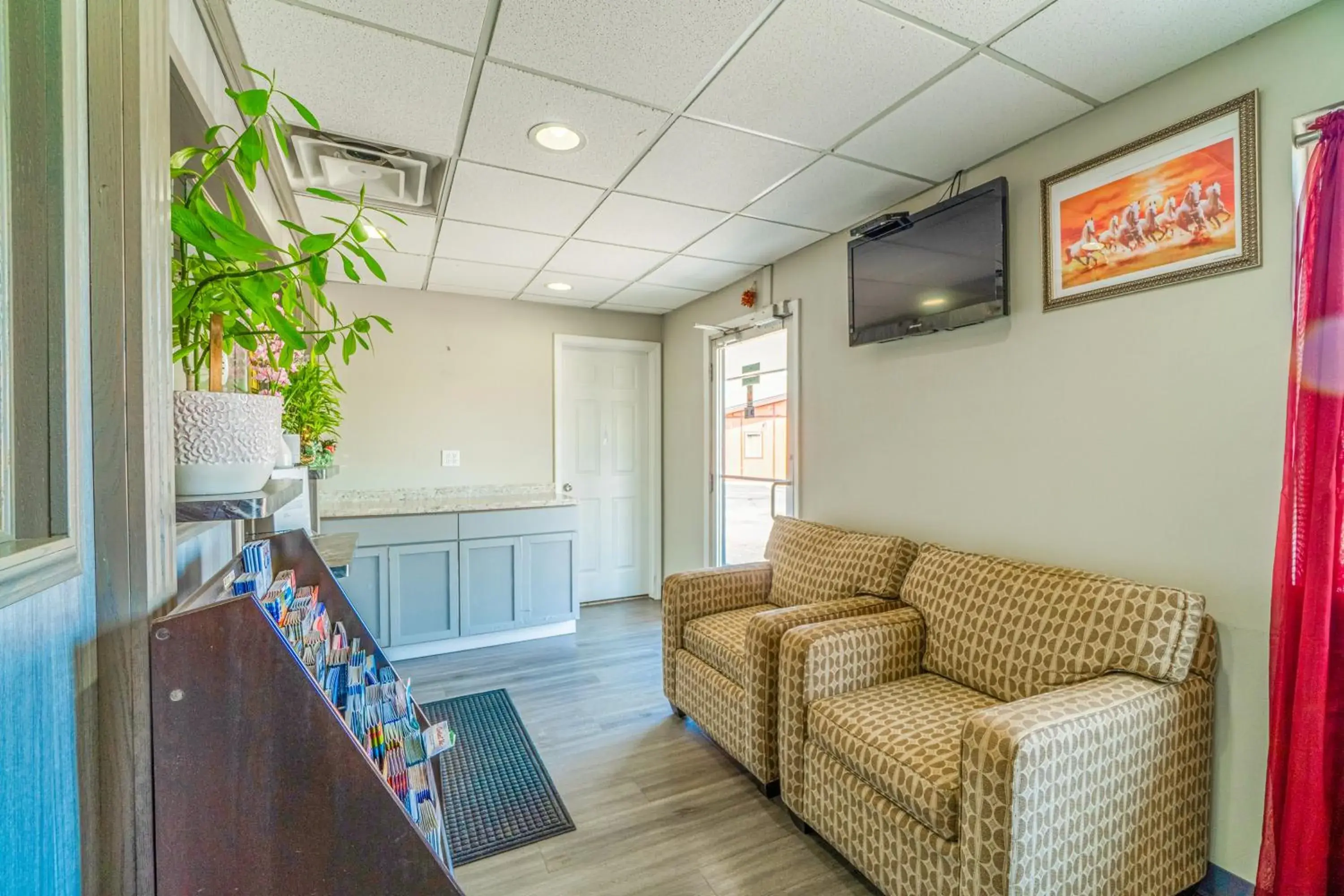 Lobby or reception in Deluxe Inn & Suites By OYO Miami OK Lobby or reception in Deluxe Inn & Suites By OYO Miami OK