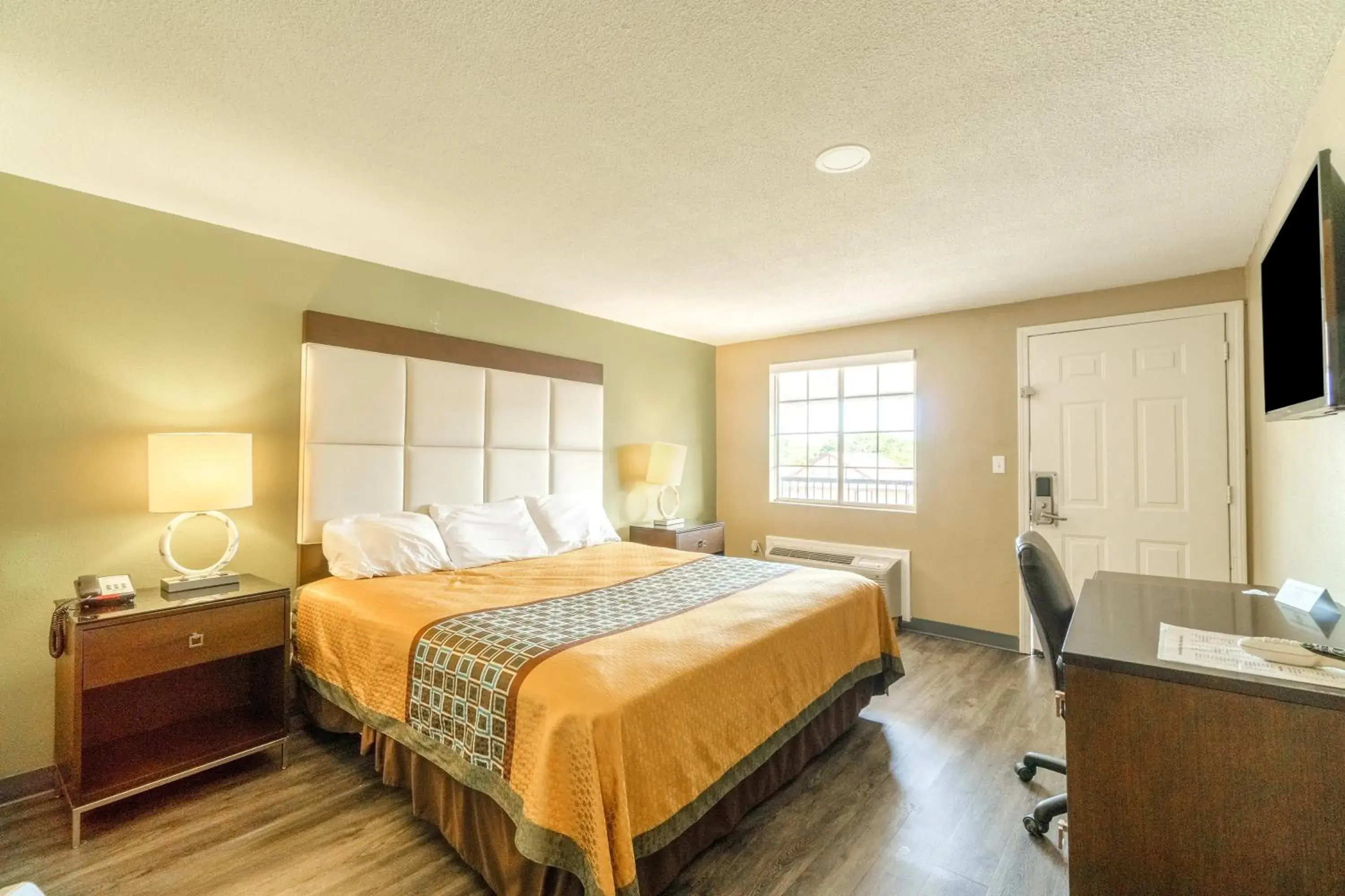 Bedroom, Bed in Deluxe Inn & Suites By OYO Miami OK Bedroom, Bed in Deluxe Inn & Suites By OYO Miami OK