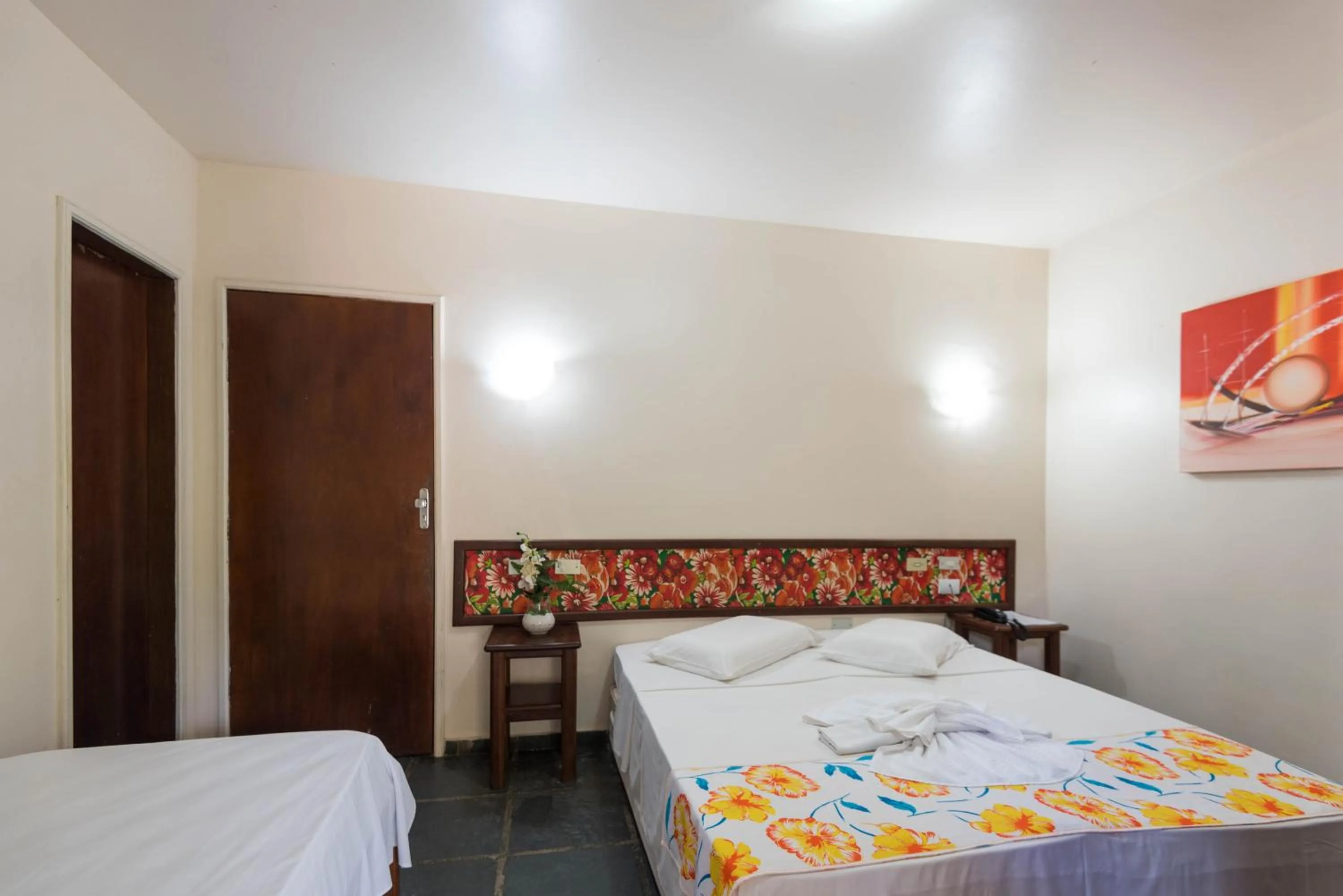 Bedroom, Bed in Vale Verde Praia Hotel