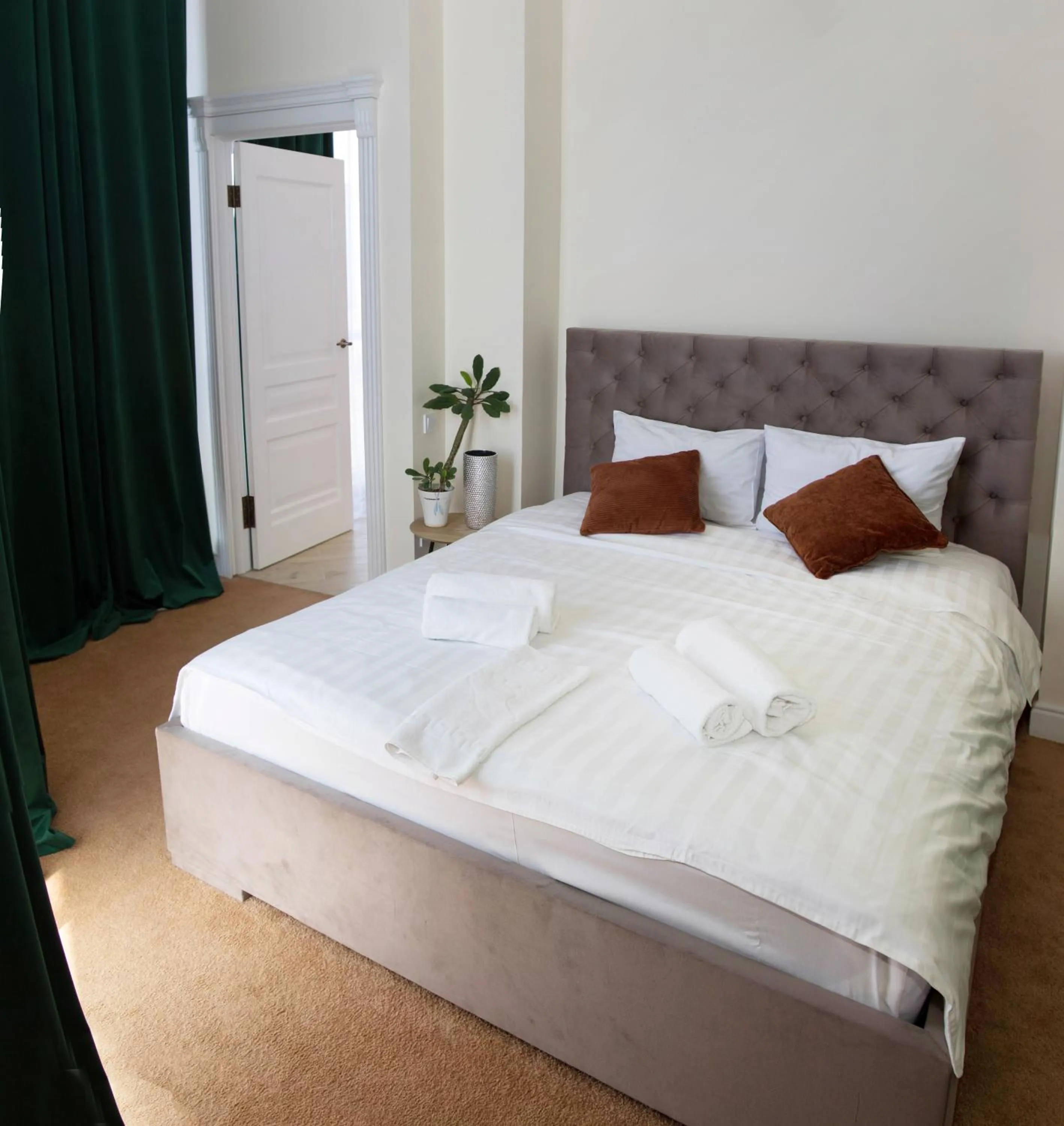 Bedroom, Bed in Apart hotel Greenwood near Sea