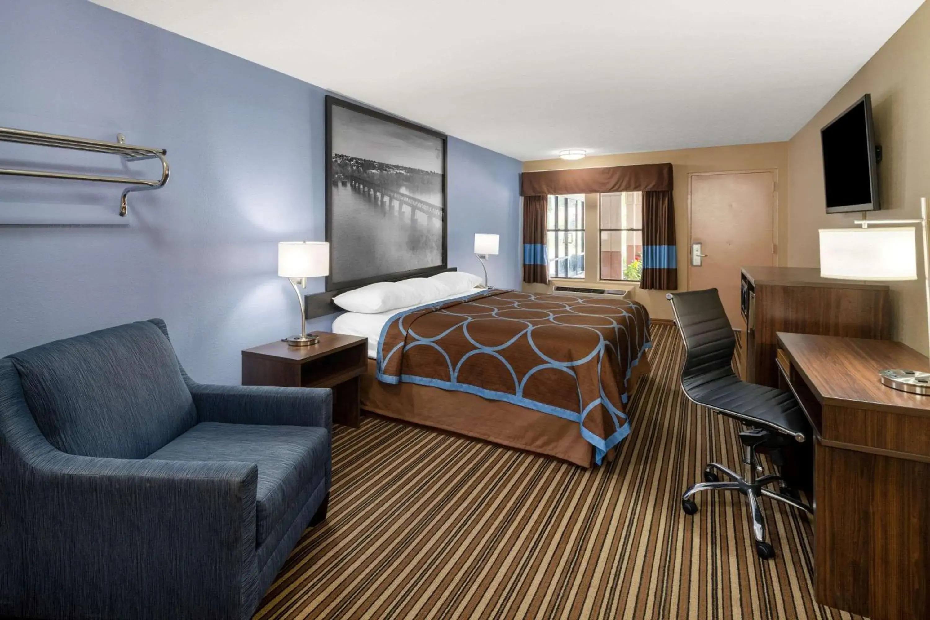 Photo of the whole room in Super 8 by Wyndham Gadsden AL Photo of the whole room in Super 8 by Wyndham Gadsden AL