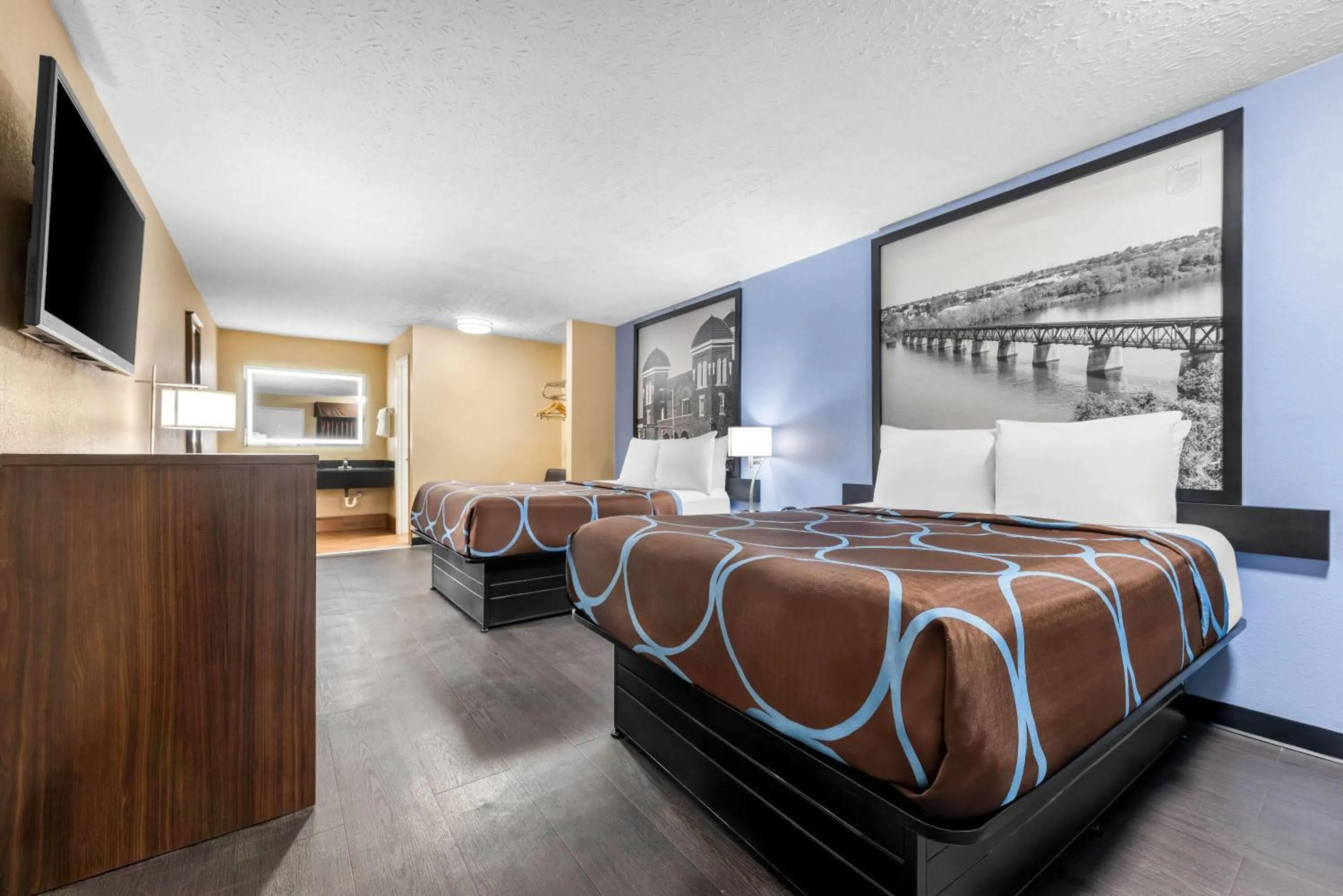 Bed in Super 8 by Wyndham Gadsden AL