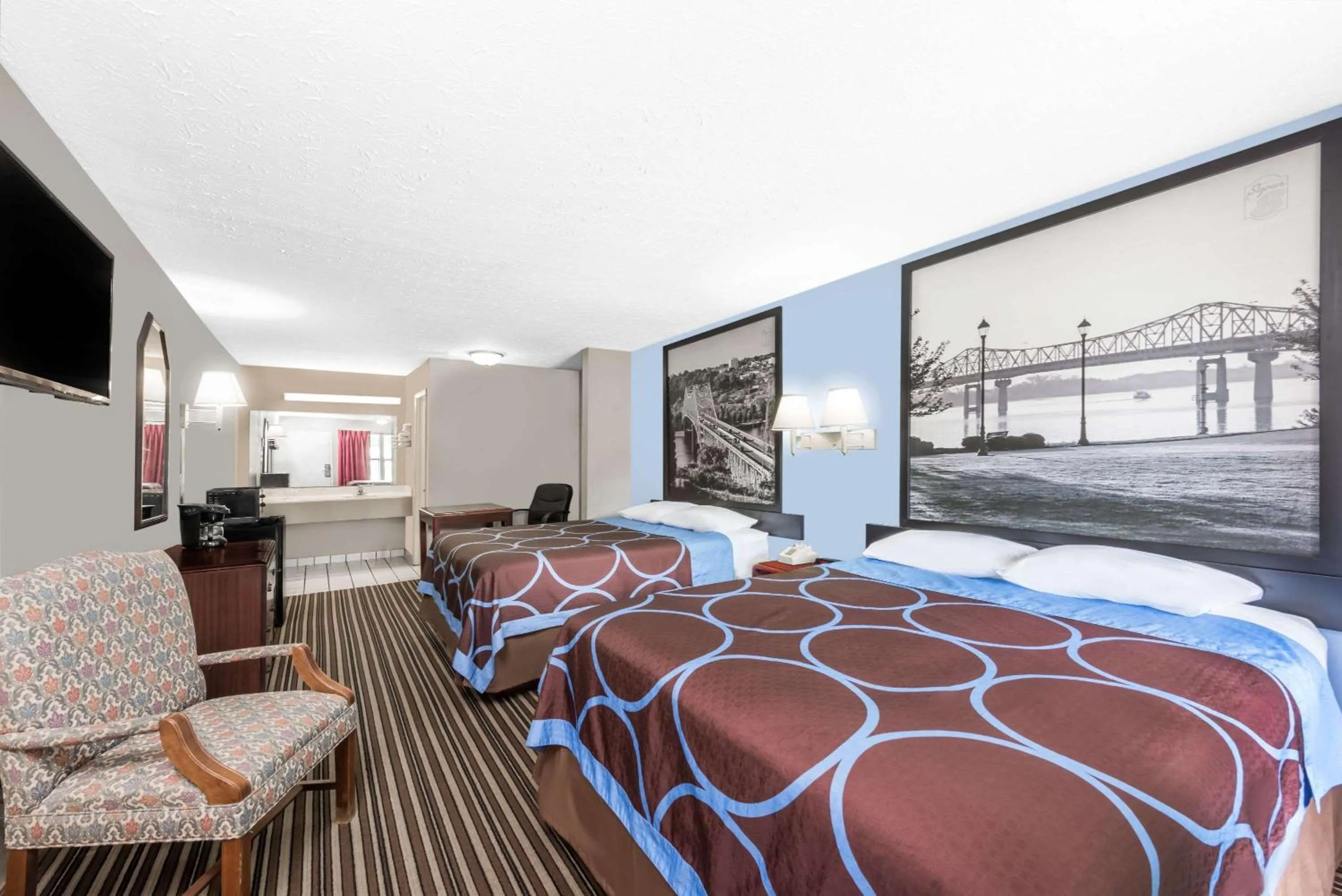 Photo of the whole room, Bed in Super 8 by Wyndham Gadsden AL