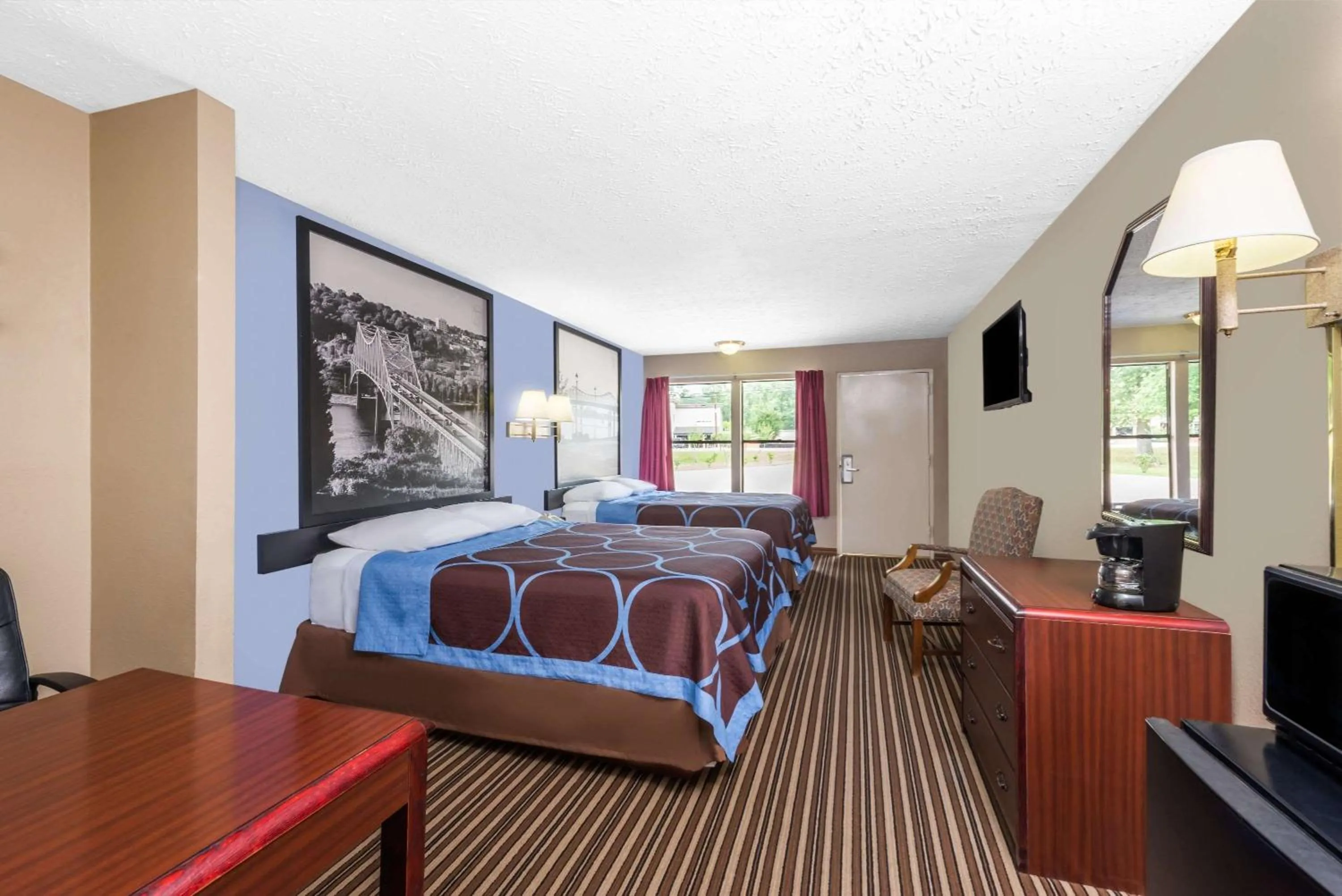Photo of the whole room, Bed in Super 8 by Wyndham Gadsden AL