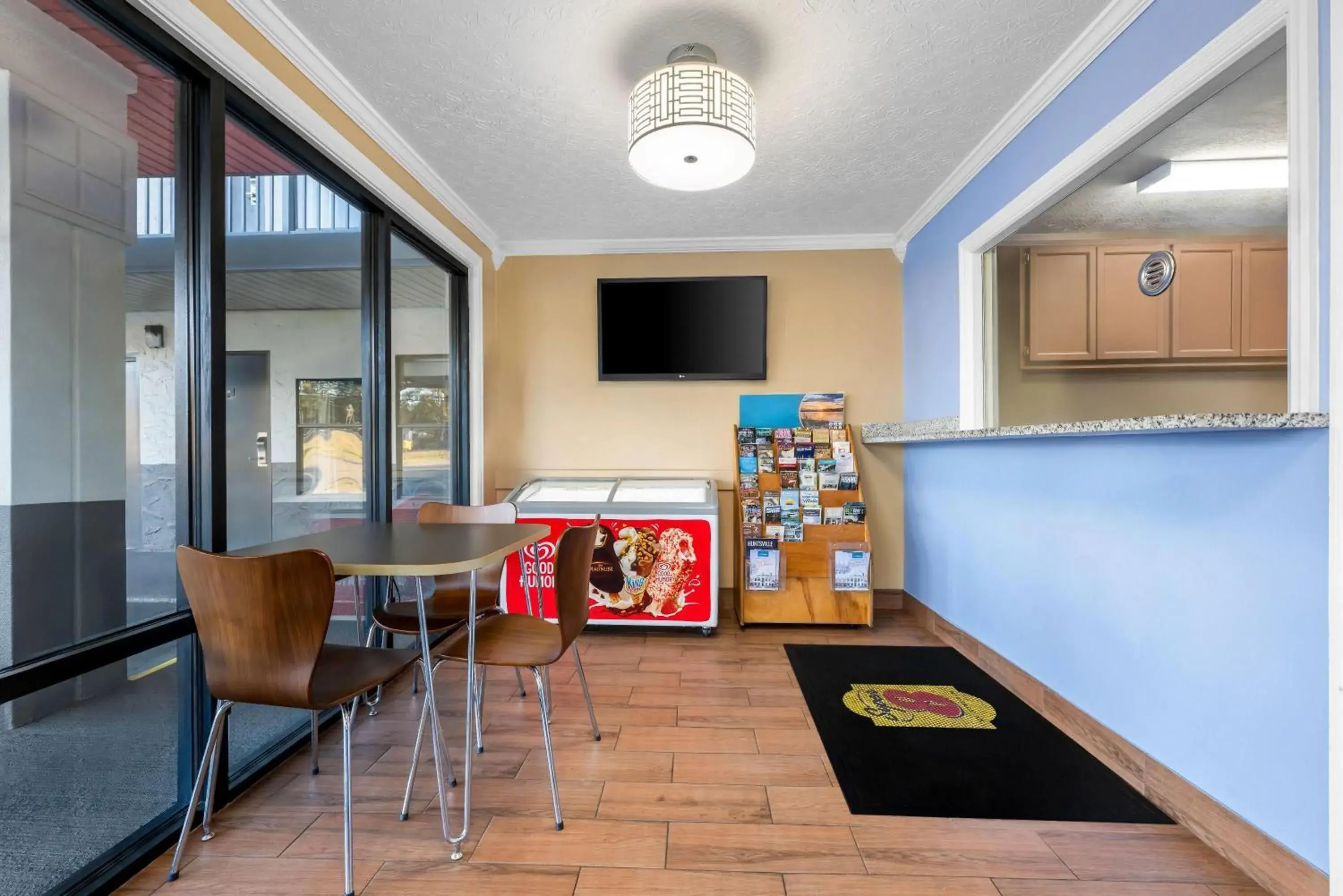 Lobby or reception in Super 8 by Wyndham Gadsden AL Lobby or reception in Super 8 by Wyndham Gadsden AL