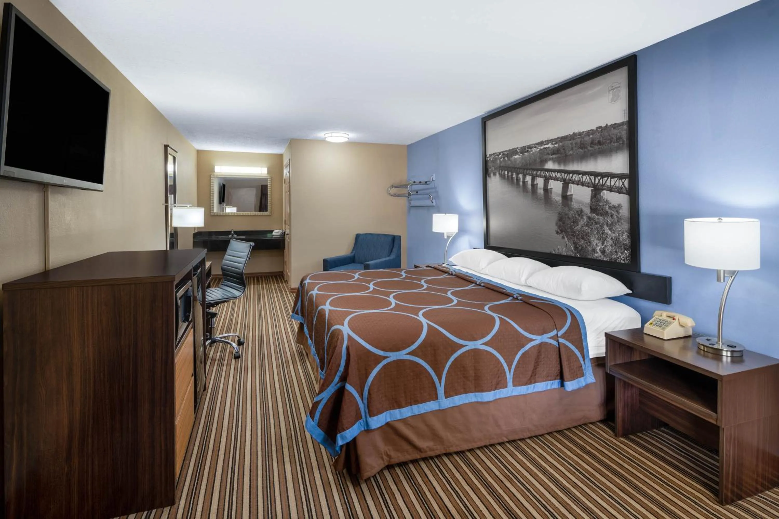 Bed in Super 8 by Wyndham Gadsden AL