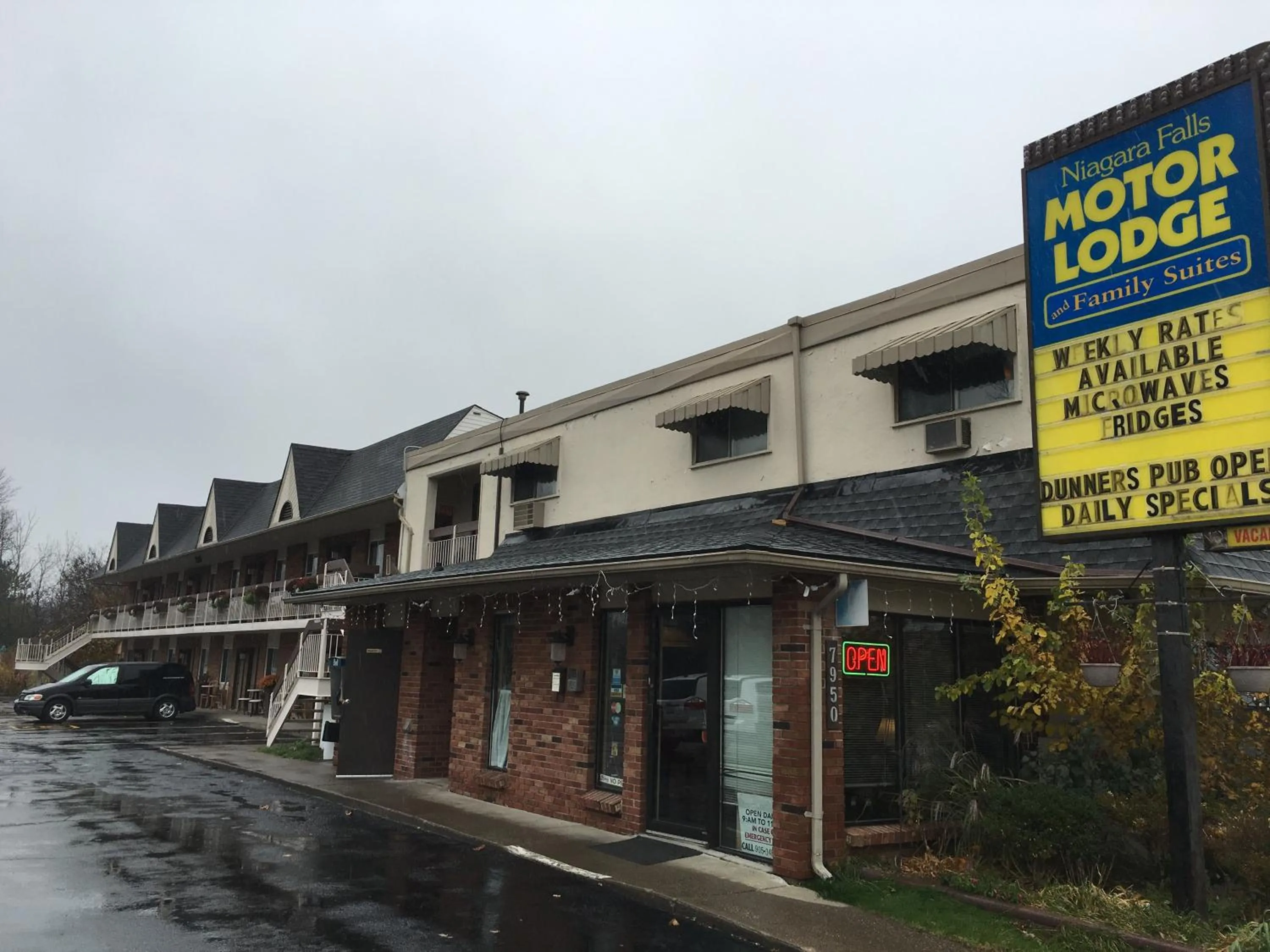 Facade/entrance in Niagara Falls Motor Lodge