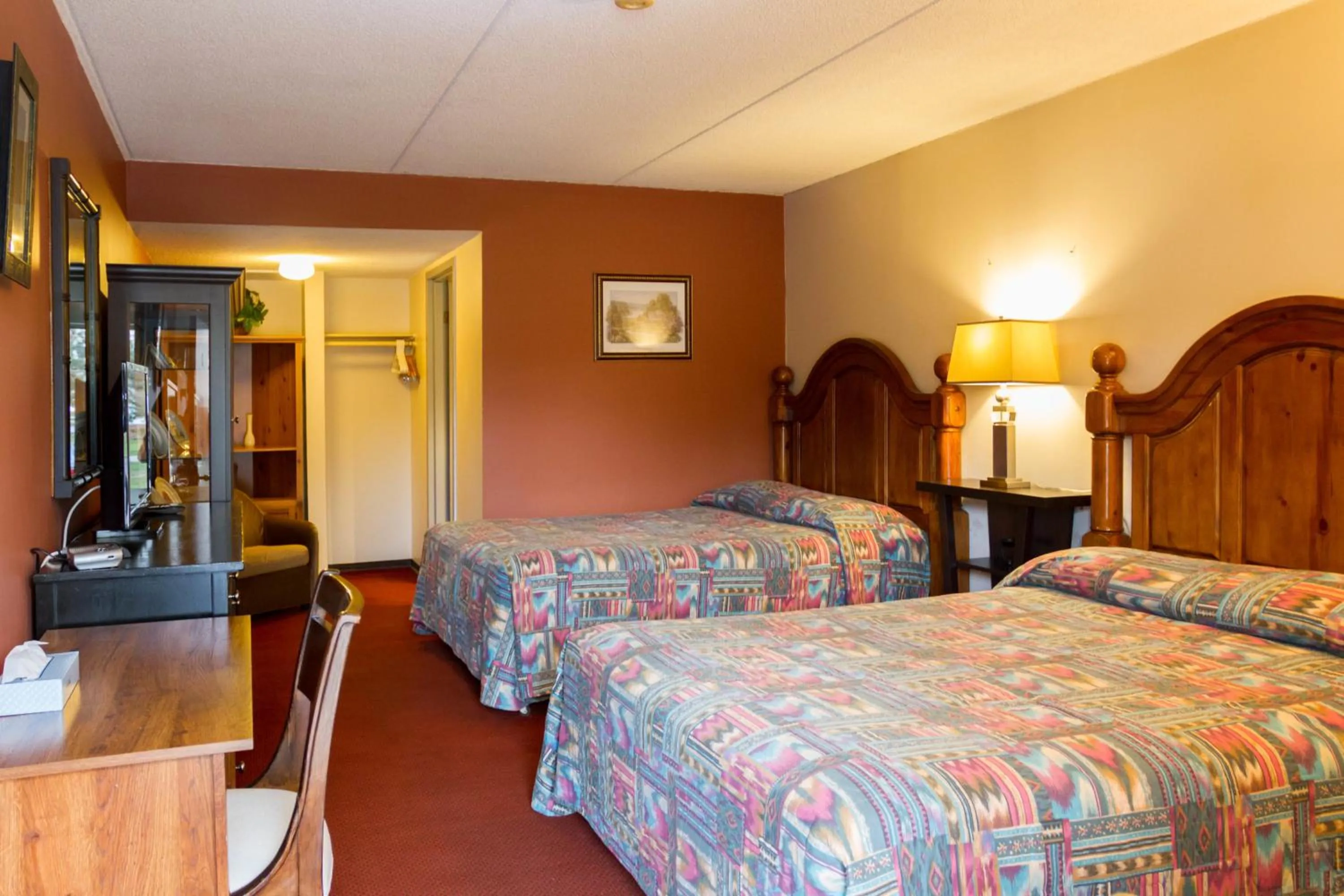 Photo of the whole room in Niagara Falls Motor Lodge