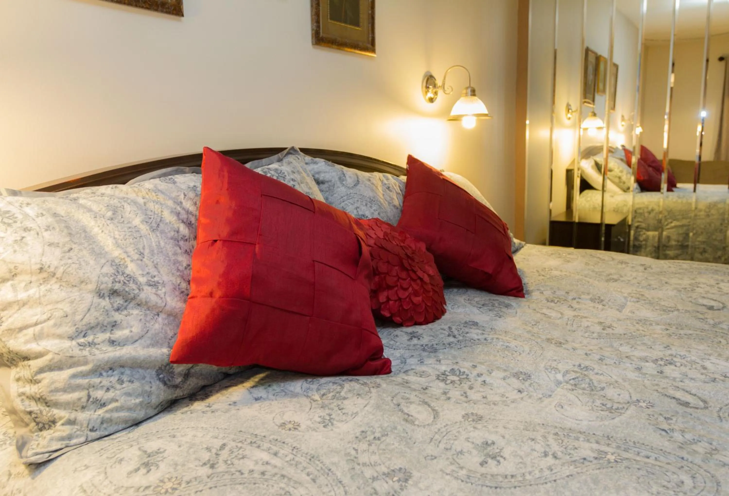 Decorative detail in Niagara Falls Motor Lodge