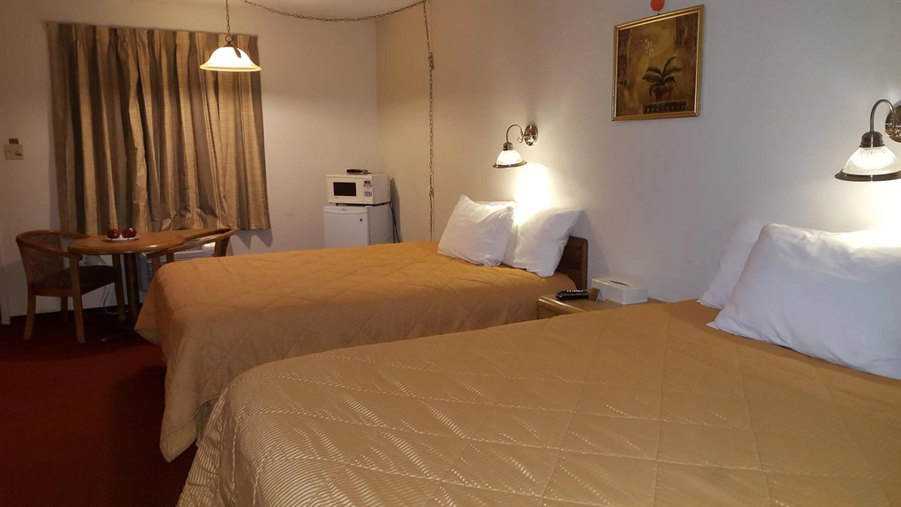 Bed in Niagara Falls Motor Lodge