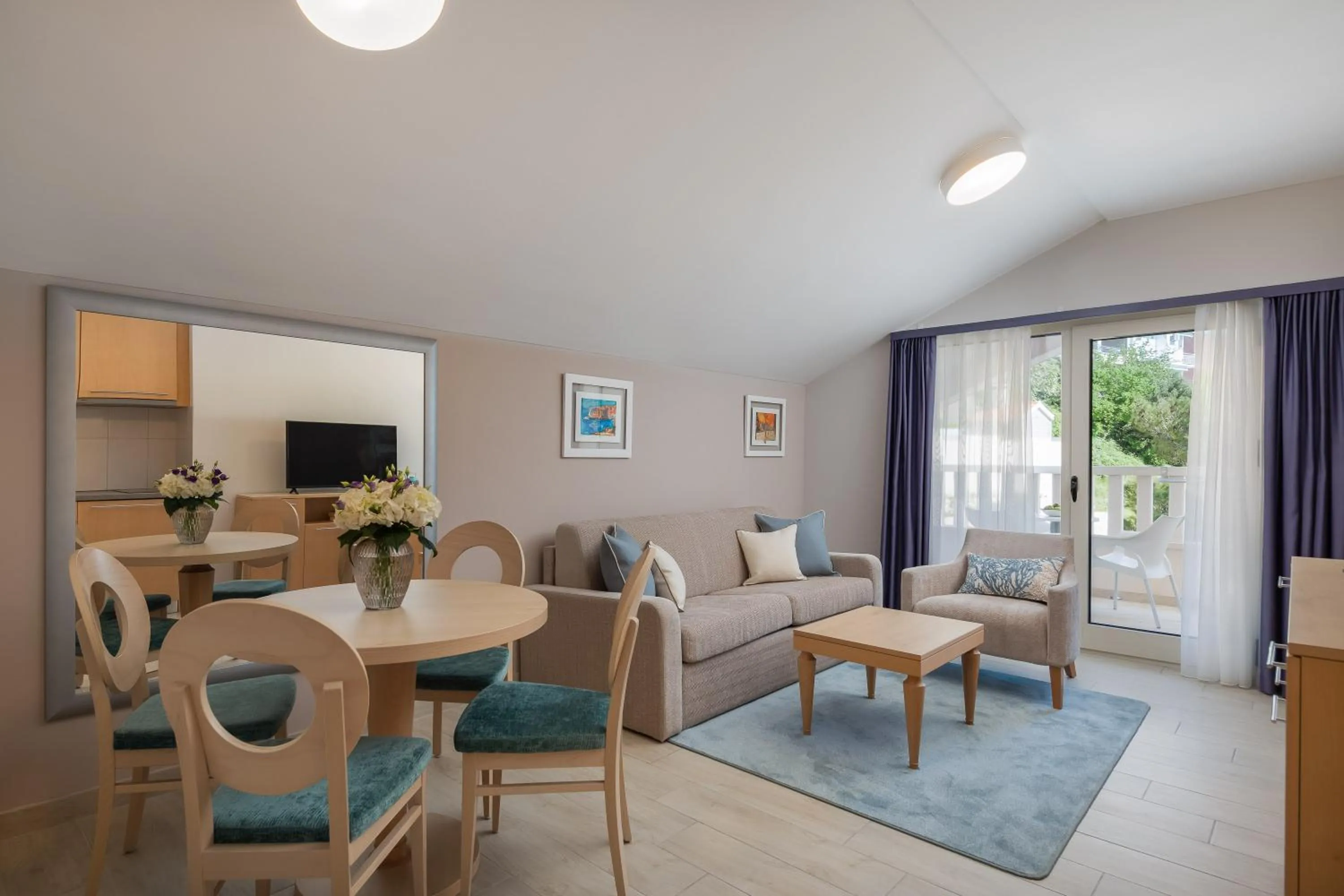 Living room in Aparthotel Flora