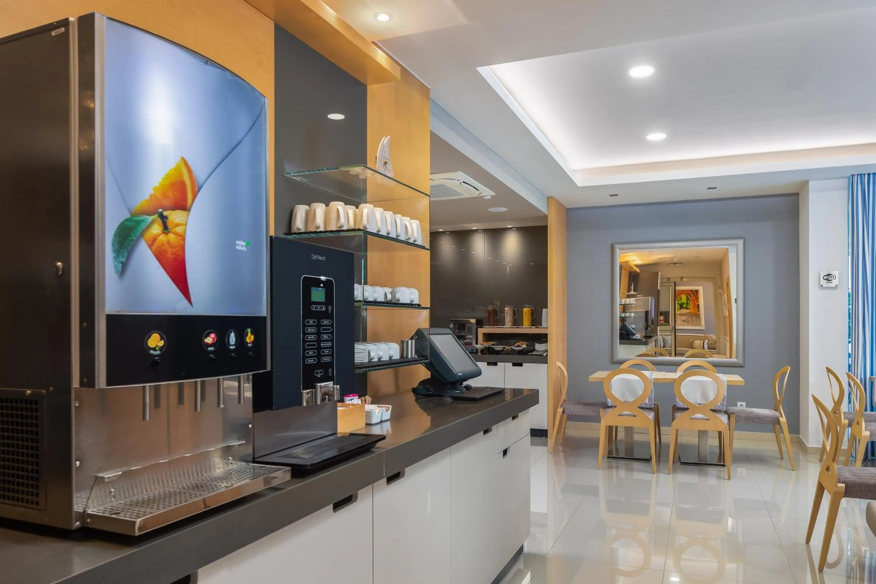 Restaurant/places to eat in Aparthotel Flora