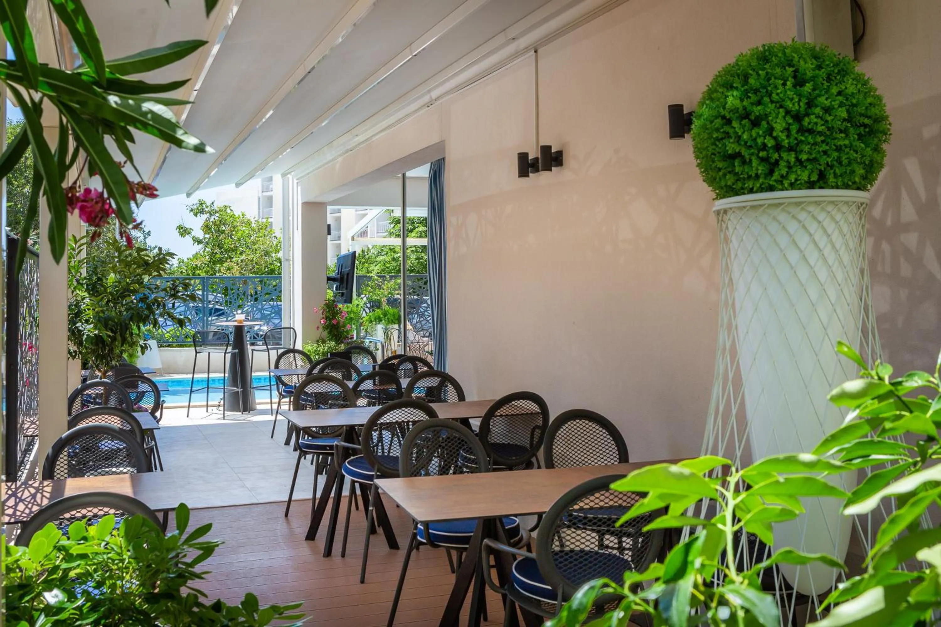 Day in Aparthotel Flora