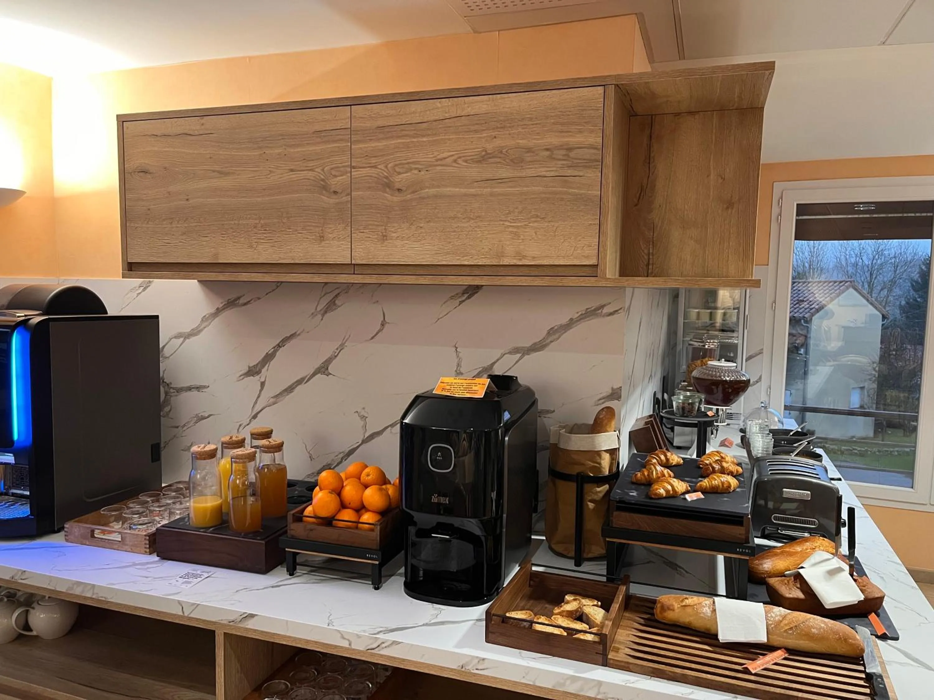 Logis Hotel Spa Restaurant Le Provence