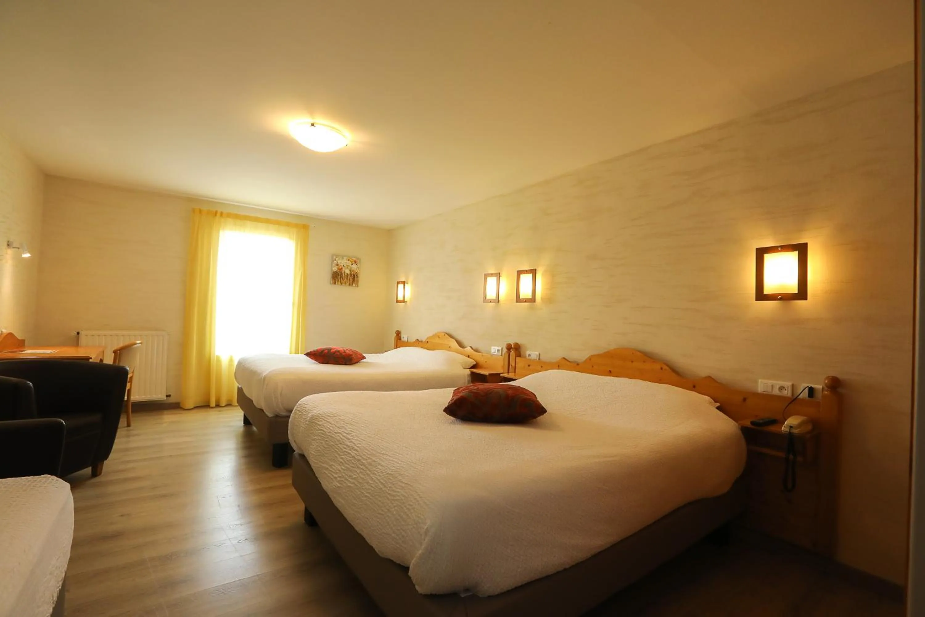 Bed in Logis Hotel Spa Restaurant Le Provence