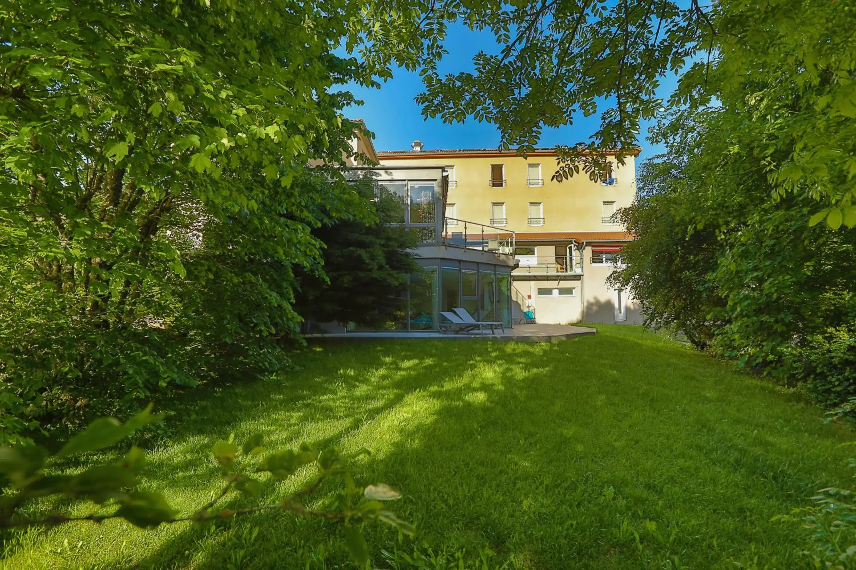 Family Room with Garden View in Logis Hotel Spa Restaurant Le Provence Family Room with Garden View in Logis Hotel Spa Restaurant Le Provence