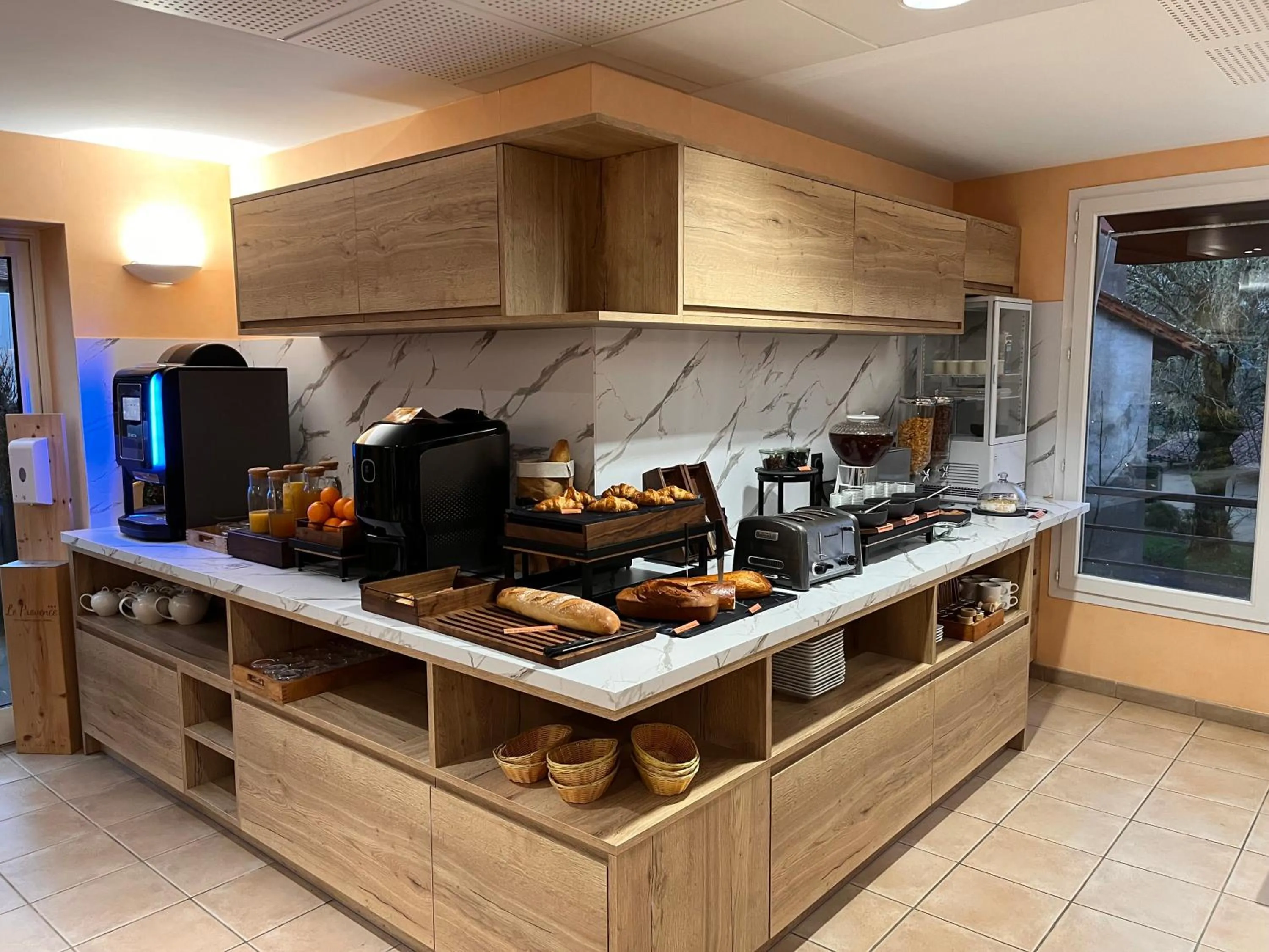 Logis Hotel Spa Restaurant Le Provence