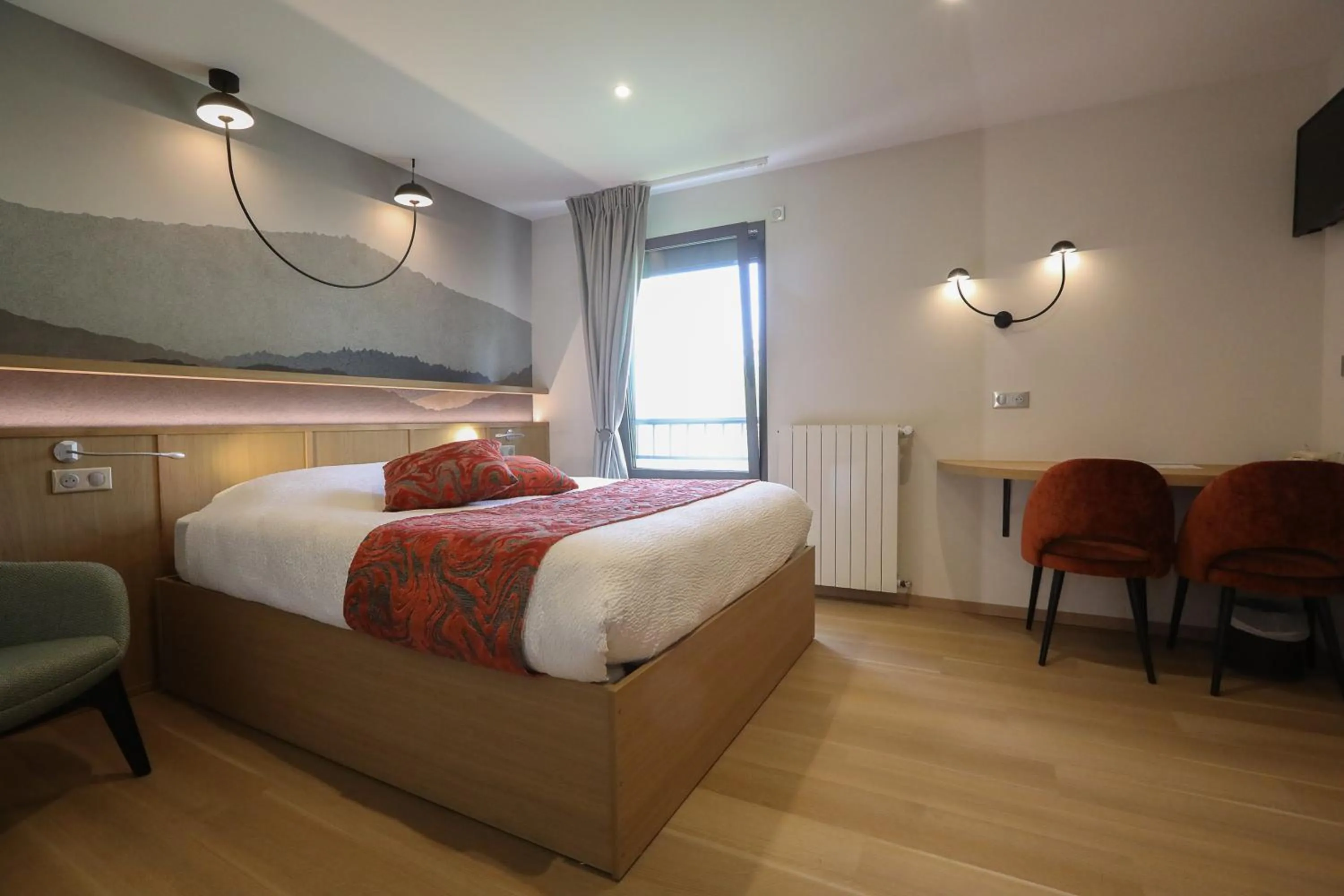 Bed in Logis Hotel Spa Restaurant Le Provence