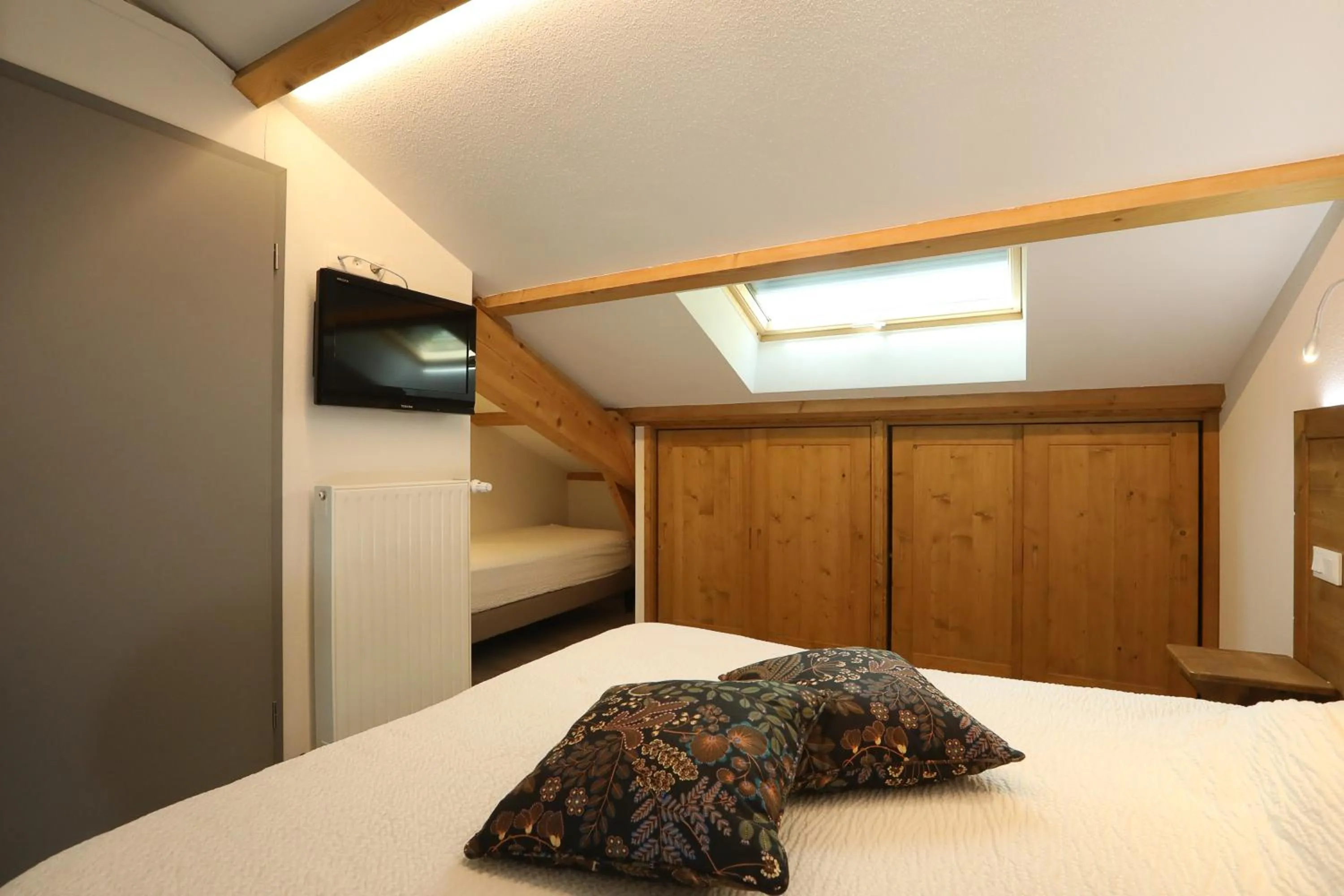 Bed in Logis Hotel Spa Restaurant Le Provence