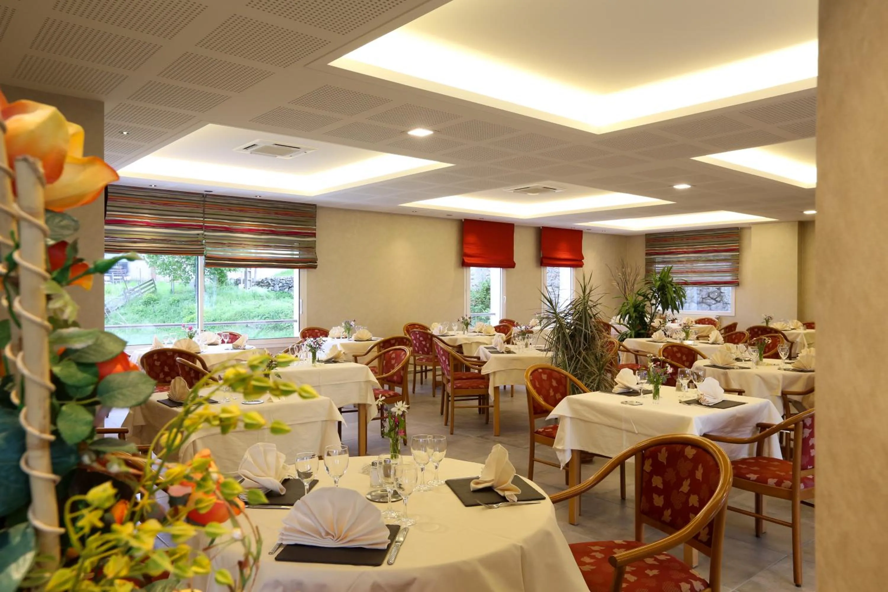 Restaurant/places to eat in Logis Hotel Spa Restaurant Le Provence