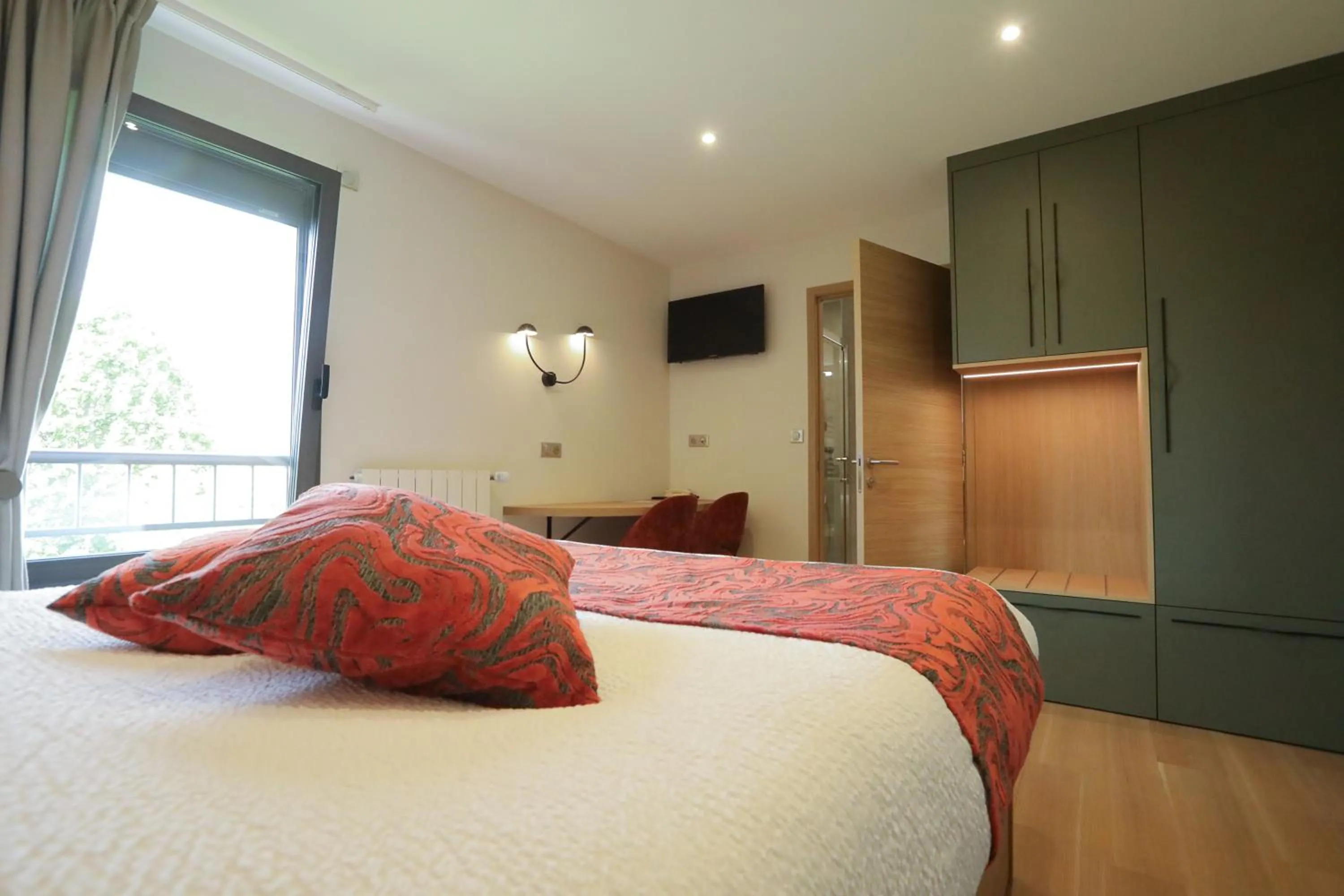 Bed in Logis Hotel Spa Restaurant Le Provence