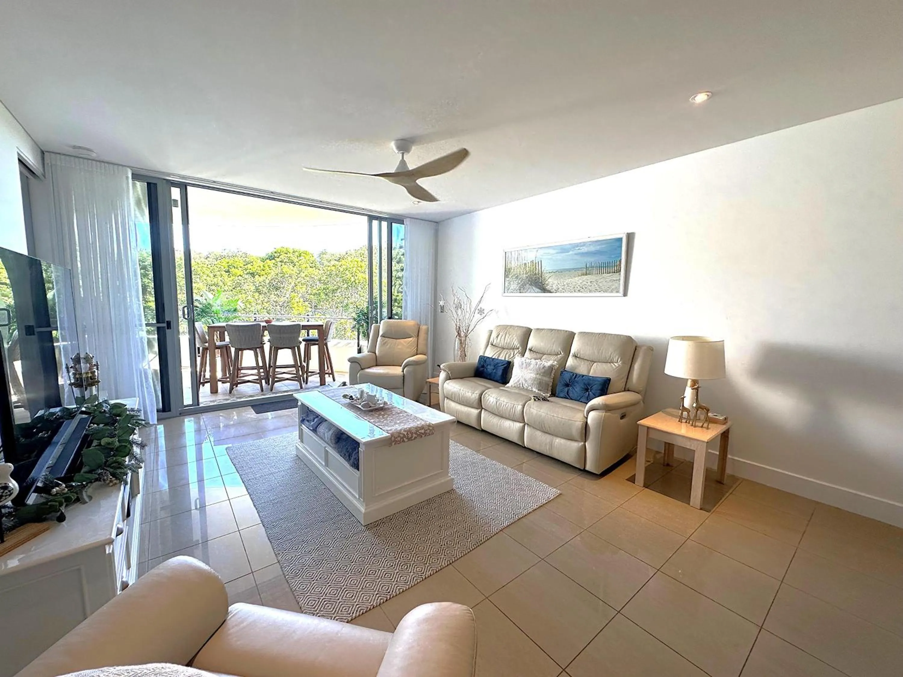Living room in Cotton Beach Resort - Tweed Coast Holidays ®