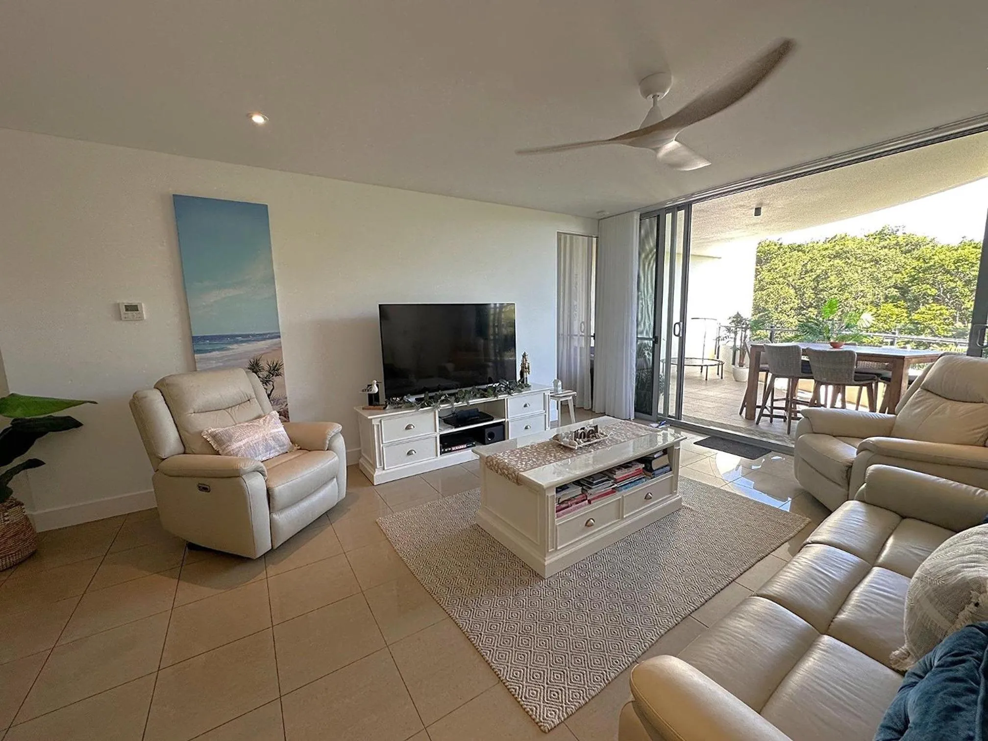 Living room in Cotton Beach Resort - Tweed Coast Holidays ®