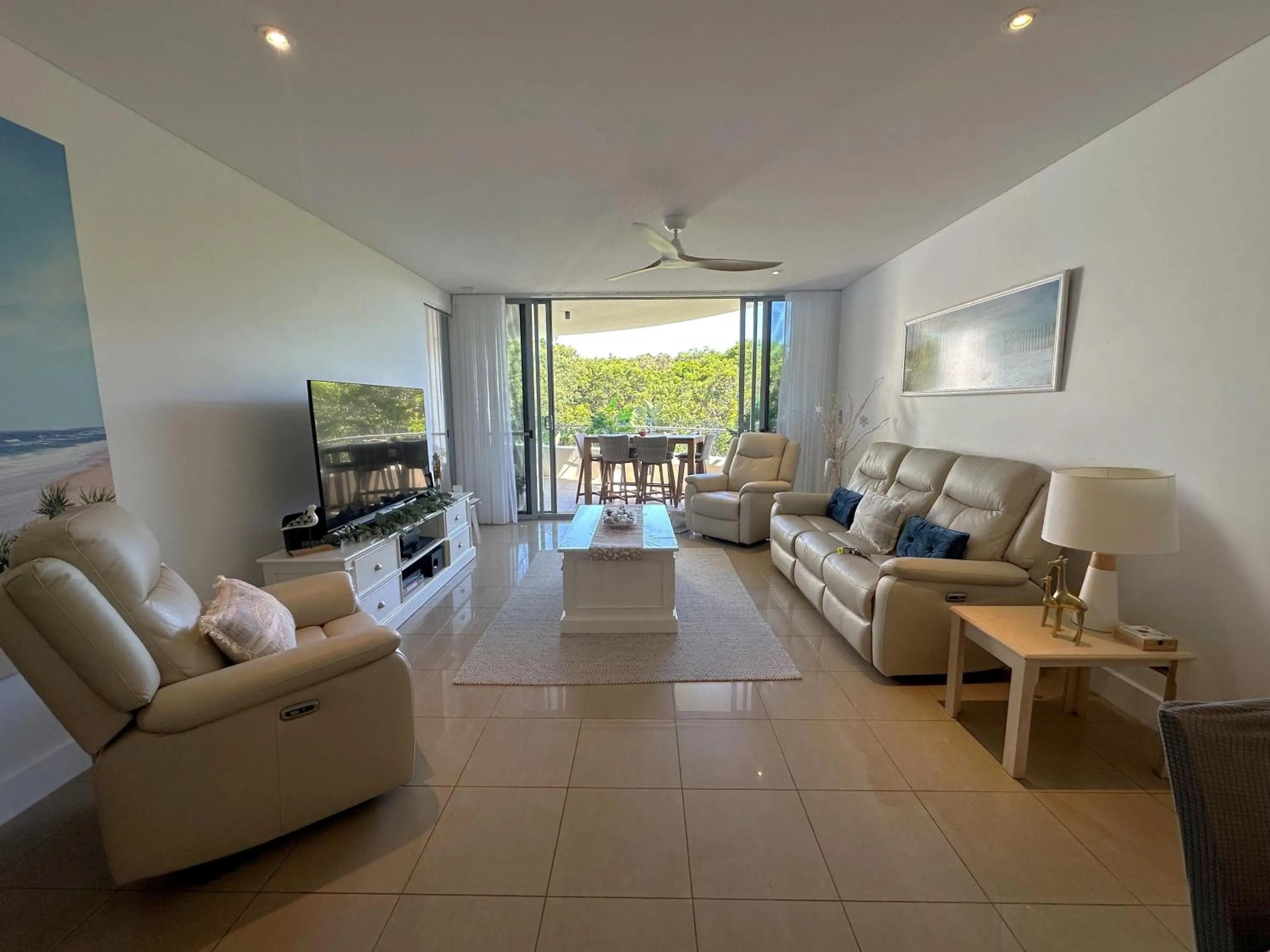 Living room in Cotton Beach Resort - Tweed Coast Holidays ®