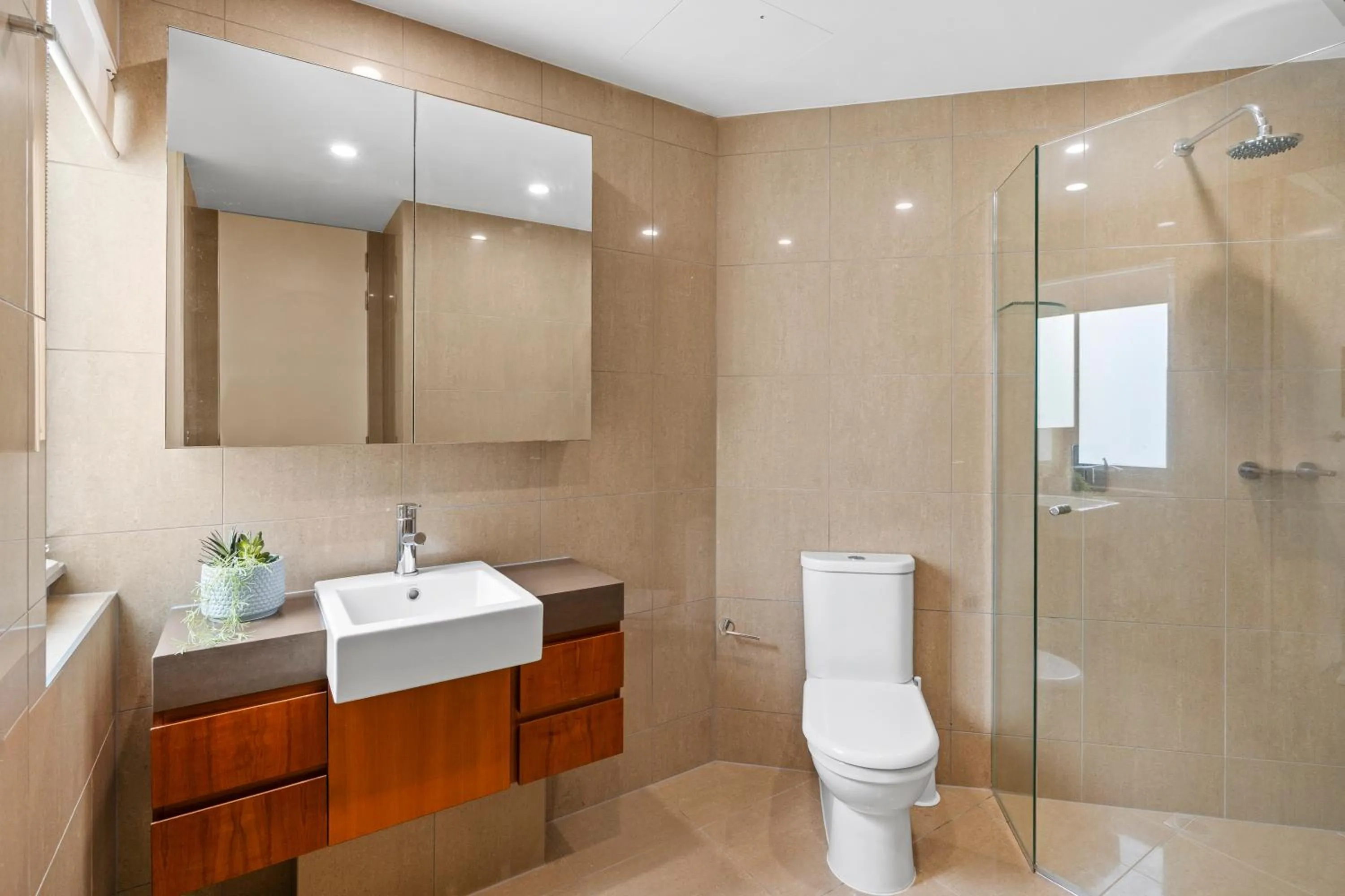 Toilet in Cotton Beach Resort - Tweed Coast Holidays ®