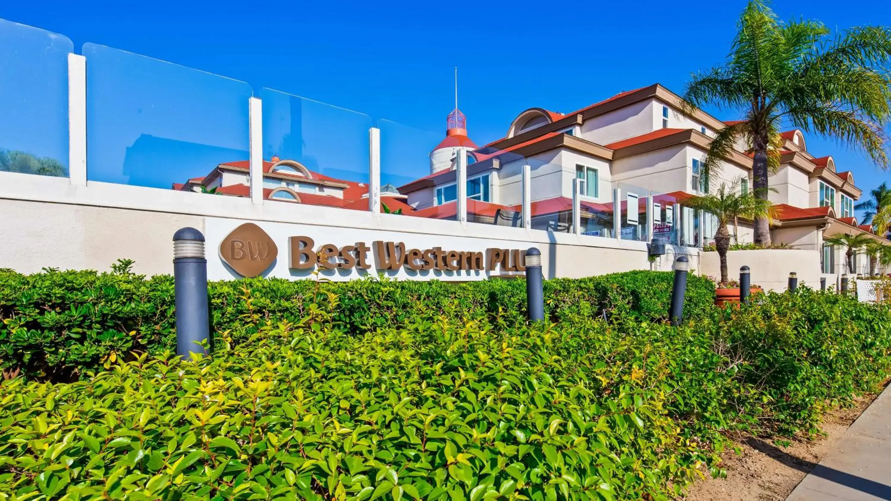 Property building in Best Western Plus Suites Hotel Coronado Island Property building in Best Western Plus Suites Hotel Coronado Island