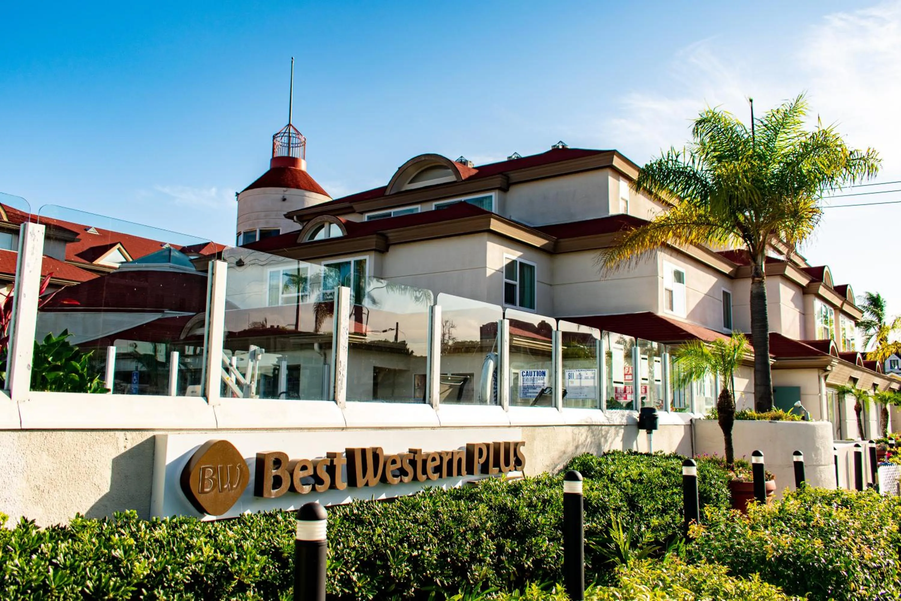 Property building in Best Western Plus Suites Hotel Coronado Island