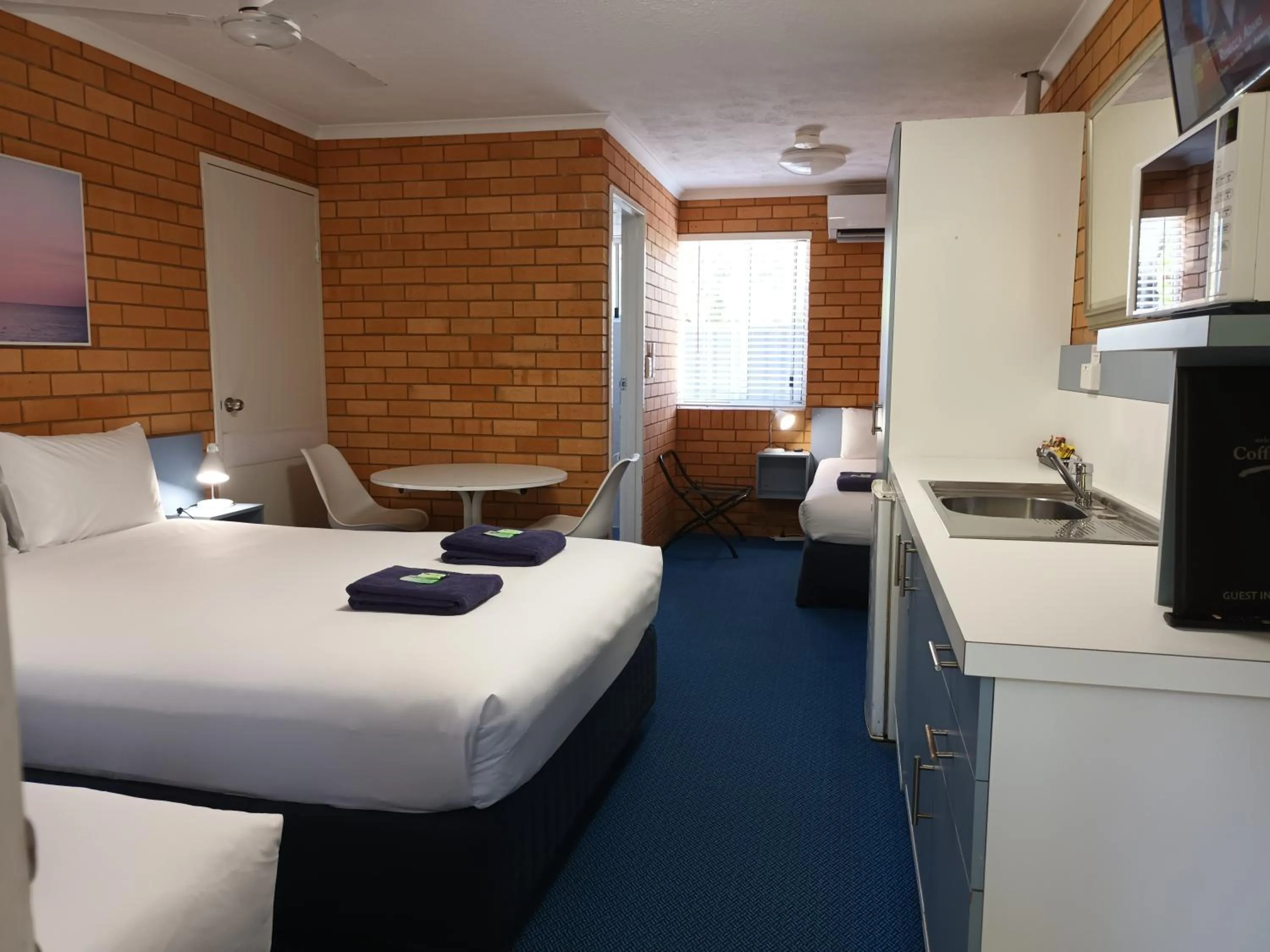 Bed in Bosuns Inn Motel