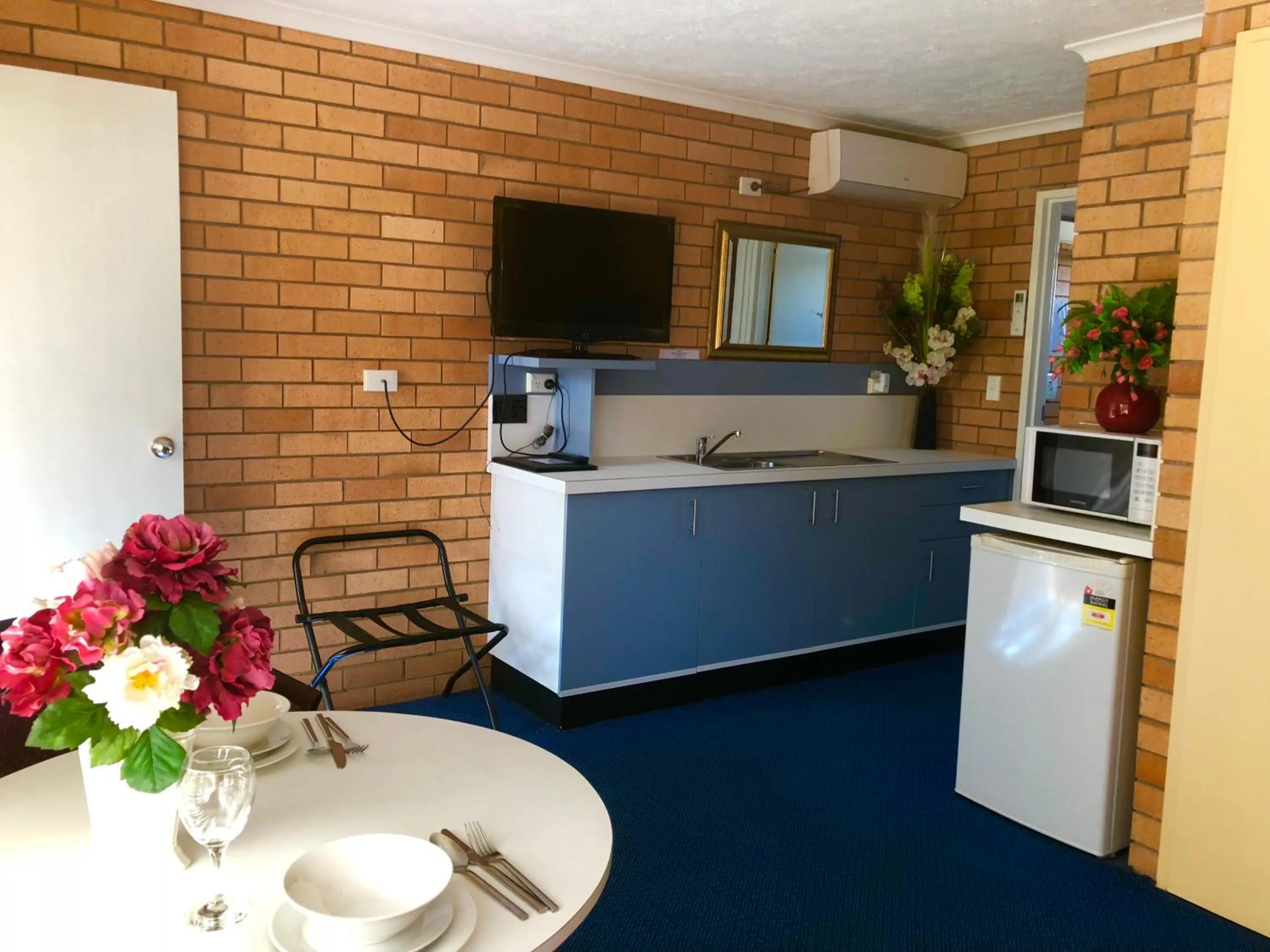 Kitchen or kitchenette in Bosuns Inn Motel