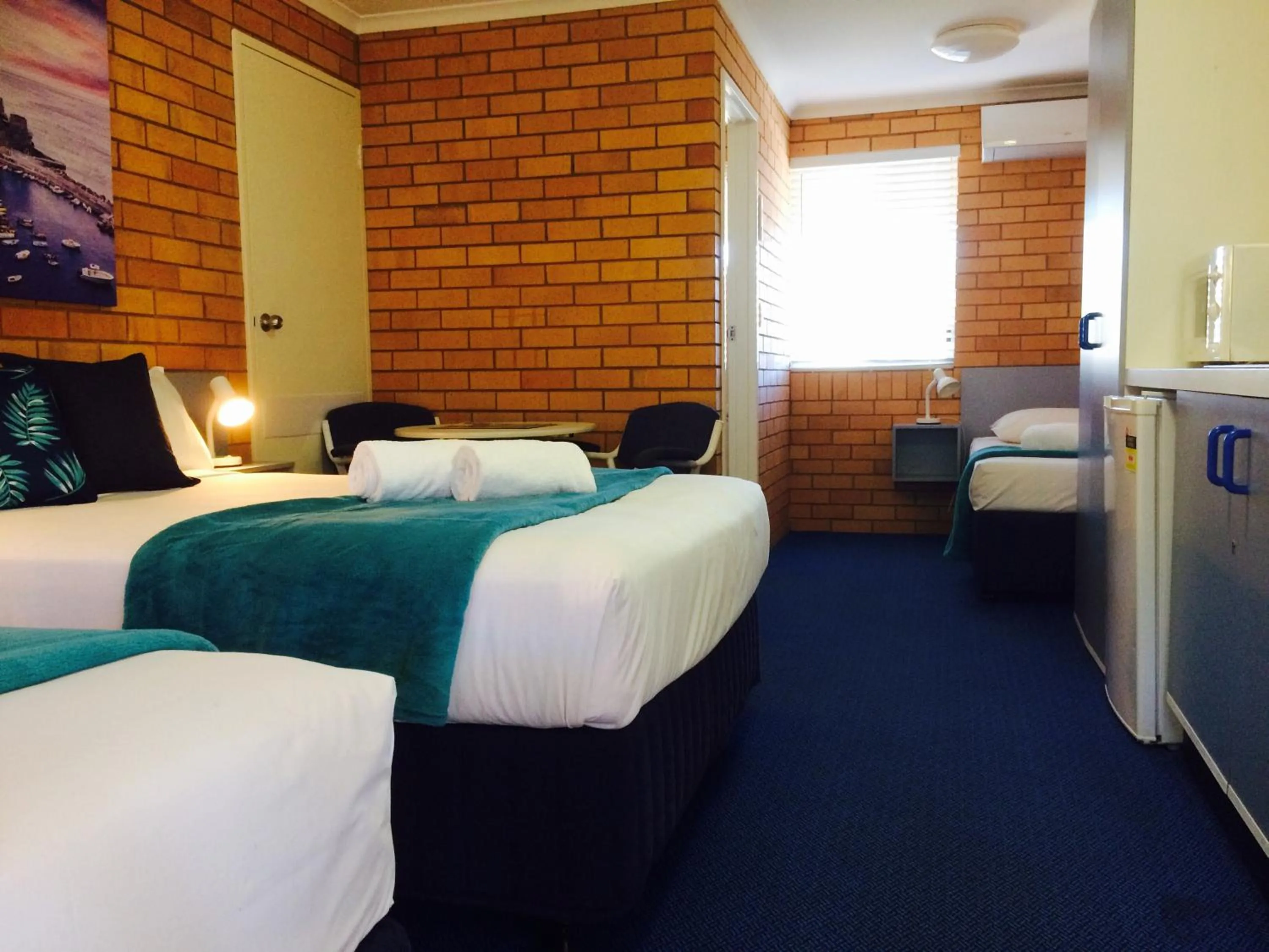 Bed in Bosuns Inn Motel