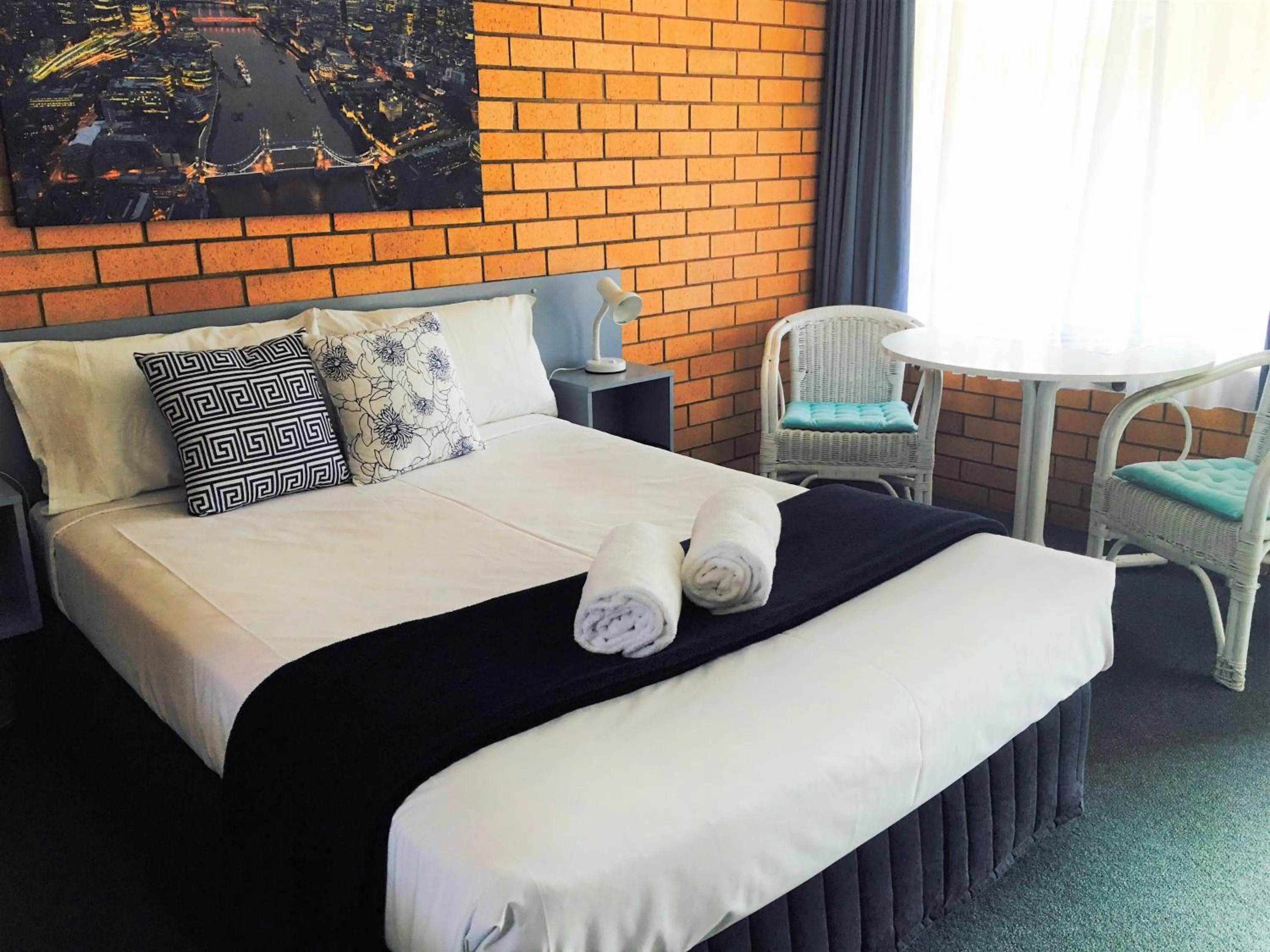 Bed in Bosuns Inn Motel