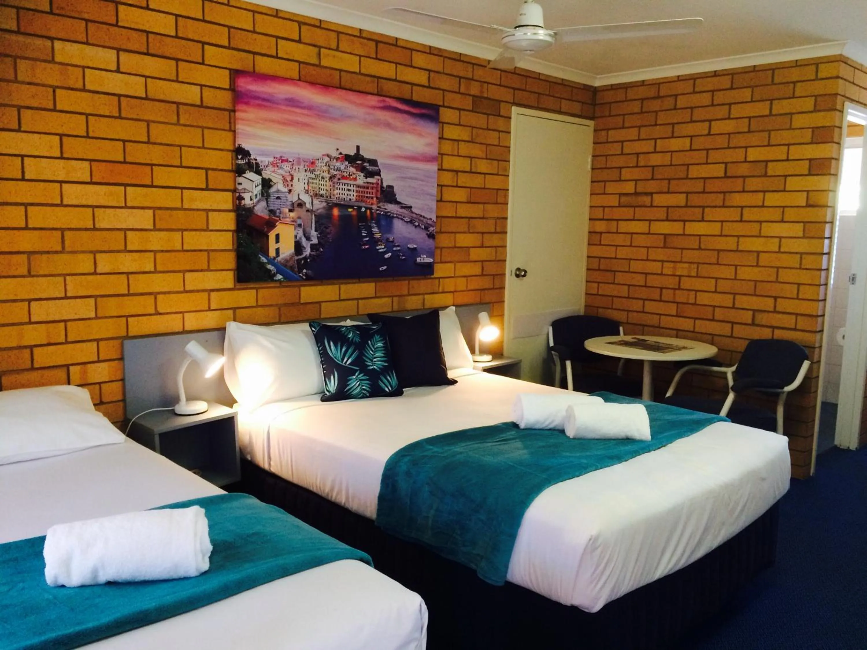 Bed in Bosuns Inn Motel