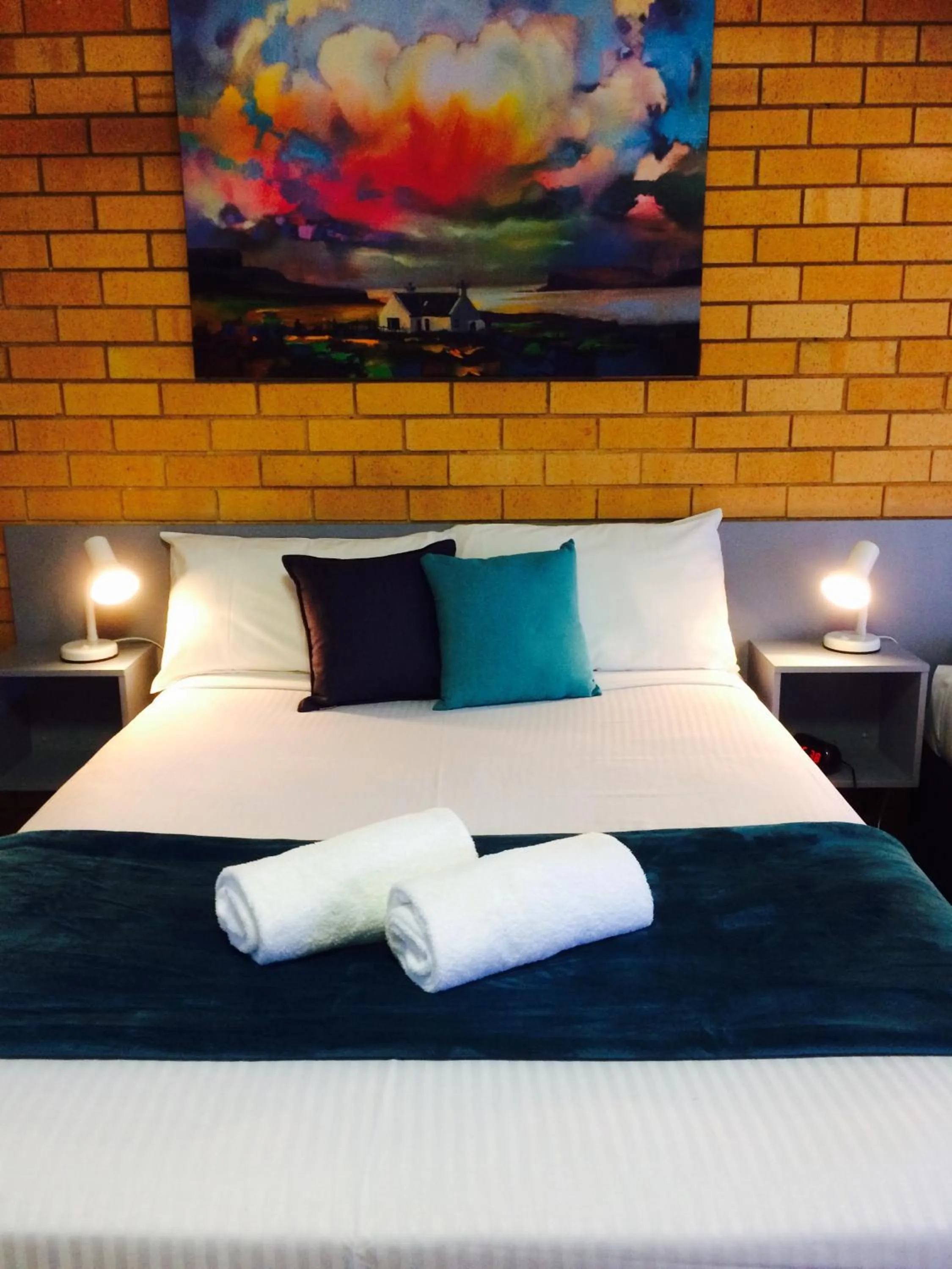 Bed in Bosuns Inn Motel