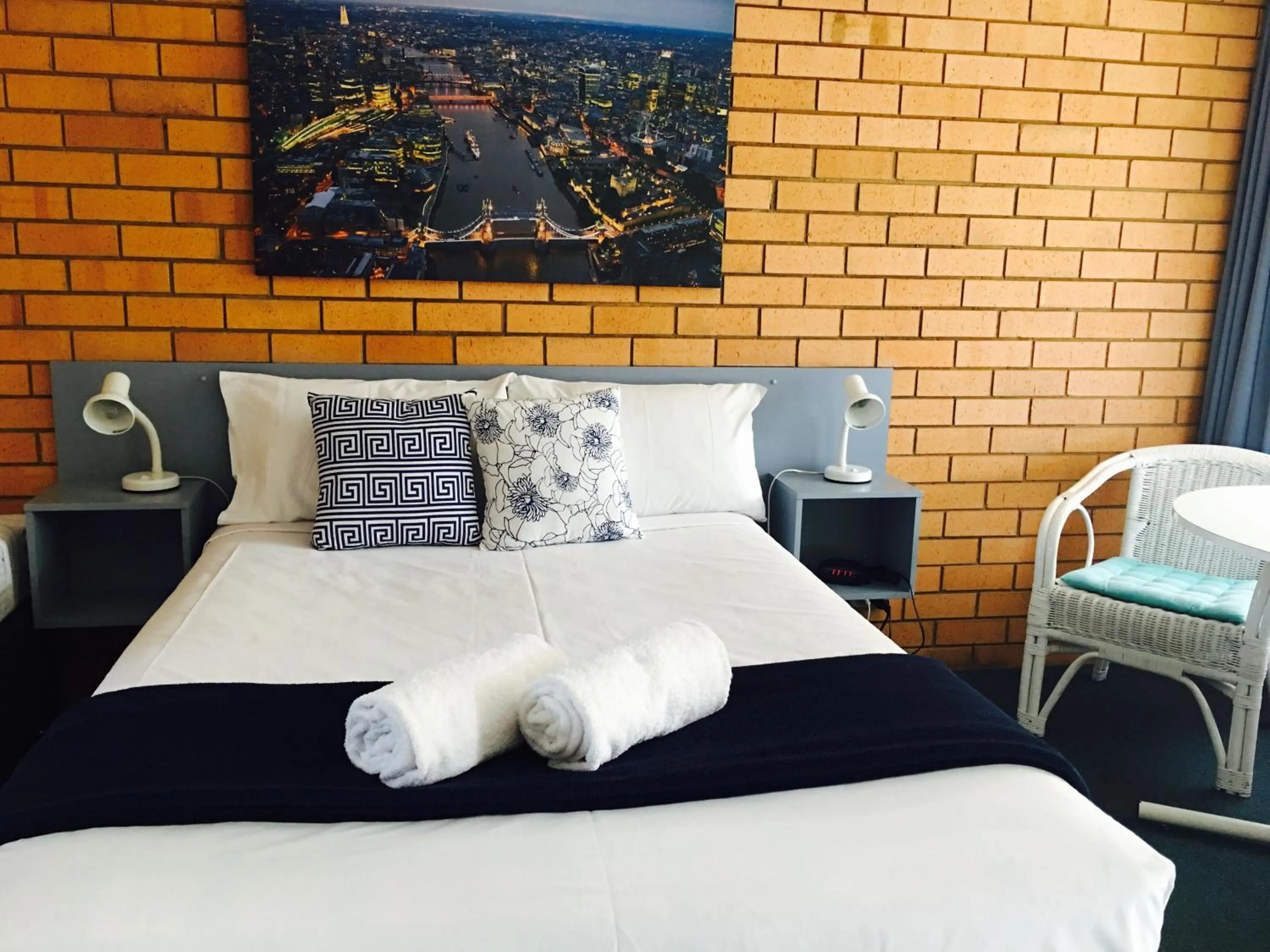 Bed in Bosuns Inn Motel