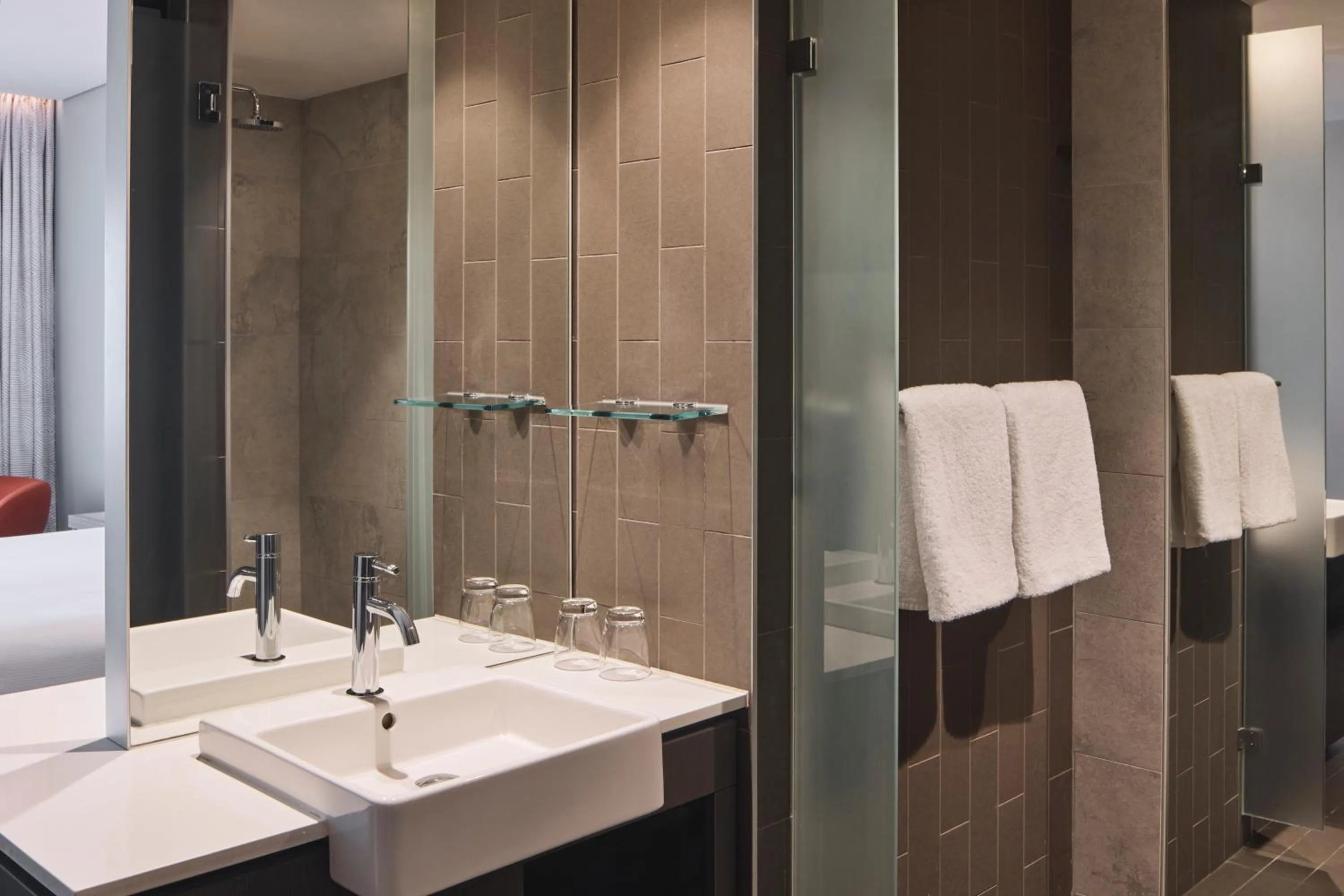 Bathroom in Rydges Sydney Airport Hotel