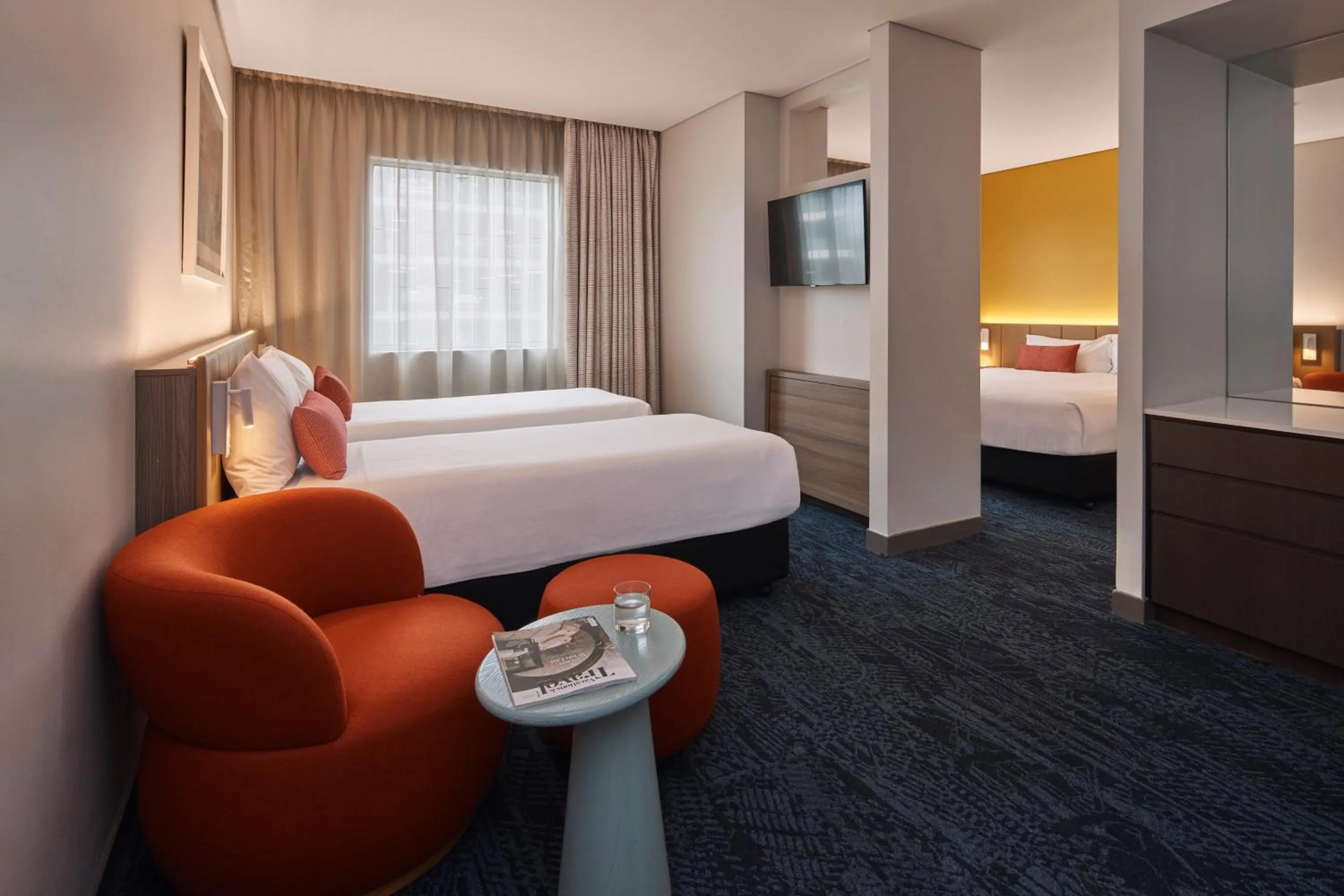 Living room, Bed in Rydges Sydney Airport Hotel