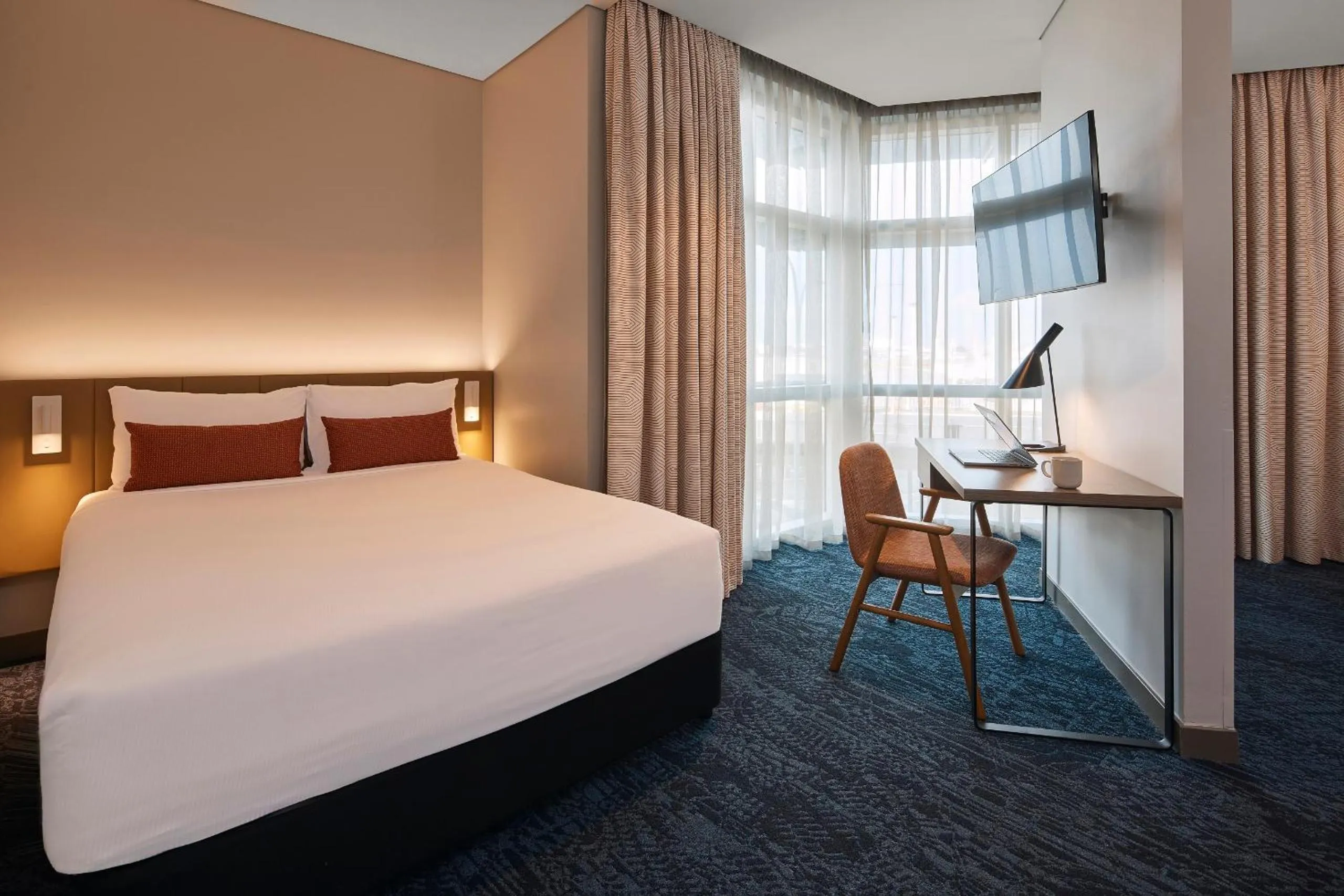 Photo of the whole room, Bed in Rydges Sydney Airport Hotel