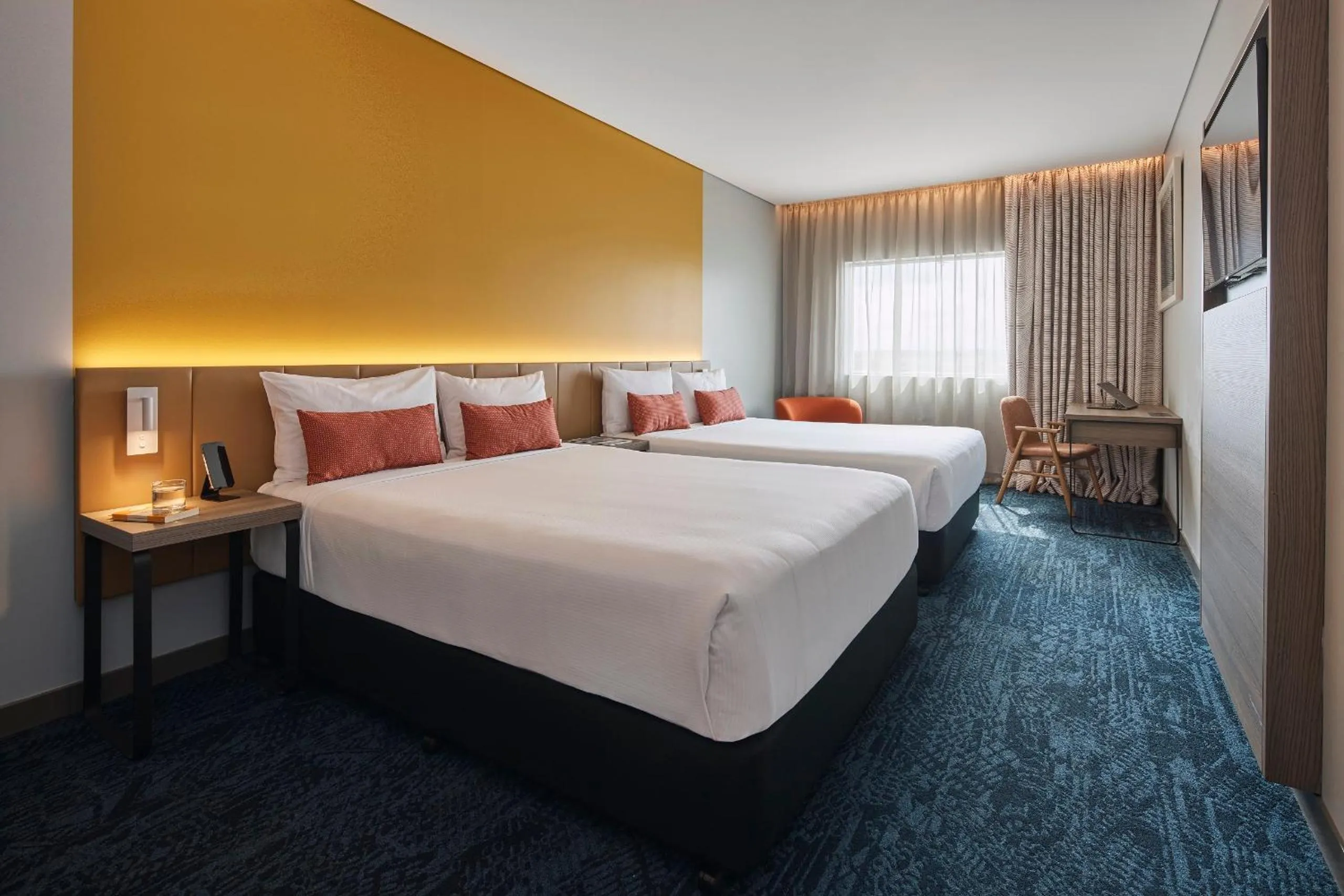 Photo of the whole room, Bed in Rydges Sydney Airport Hotel