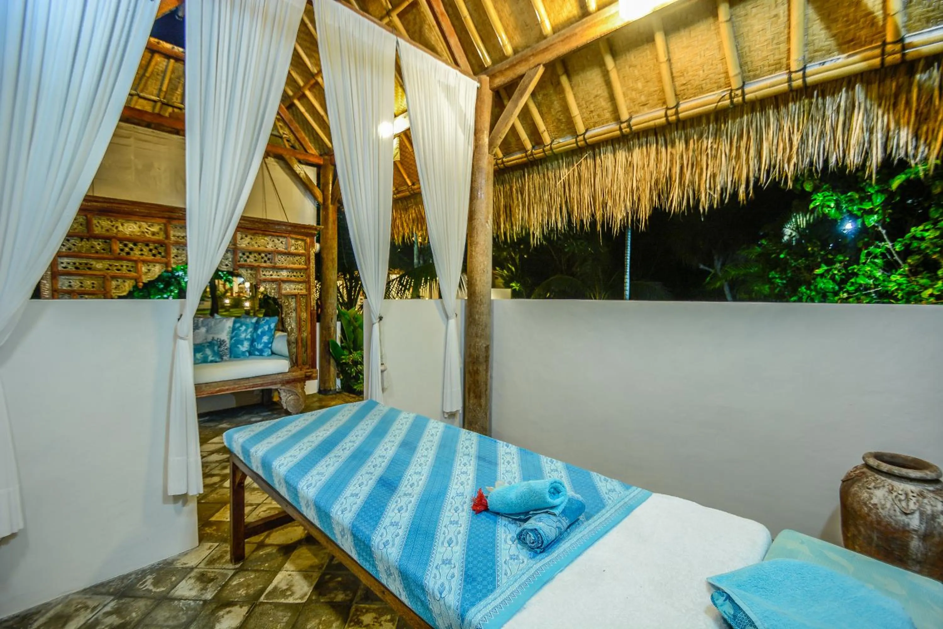 Massage in Aashaya Jasri Resort