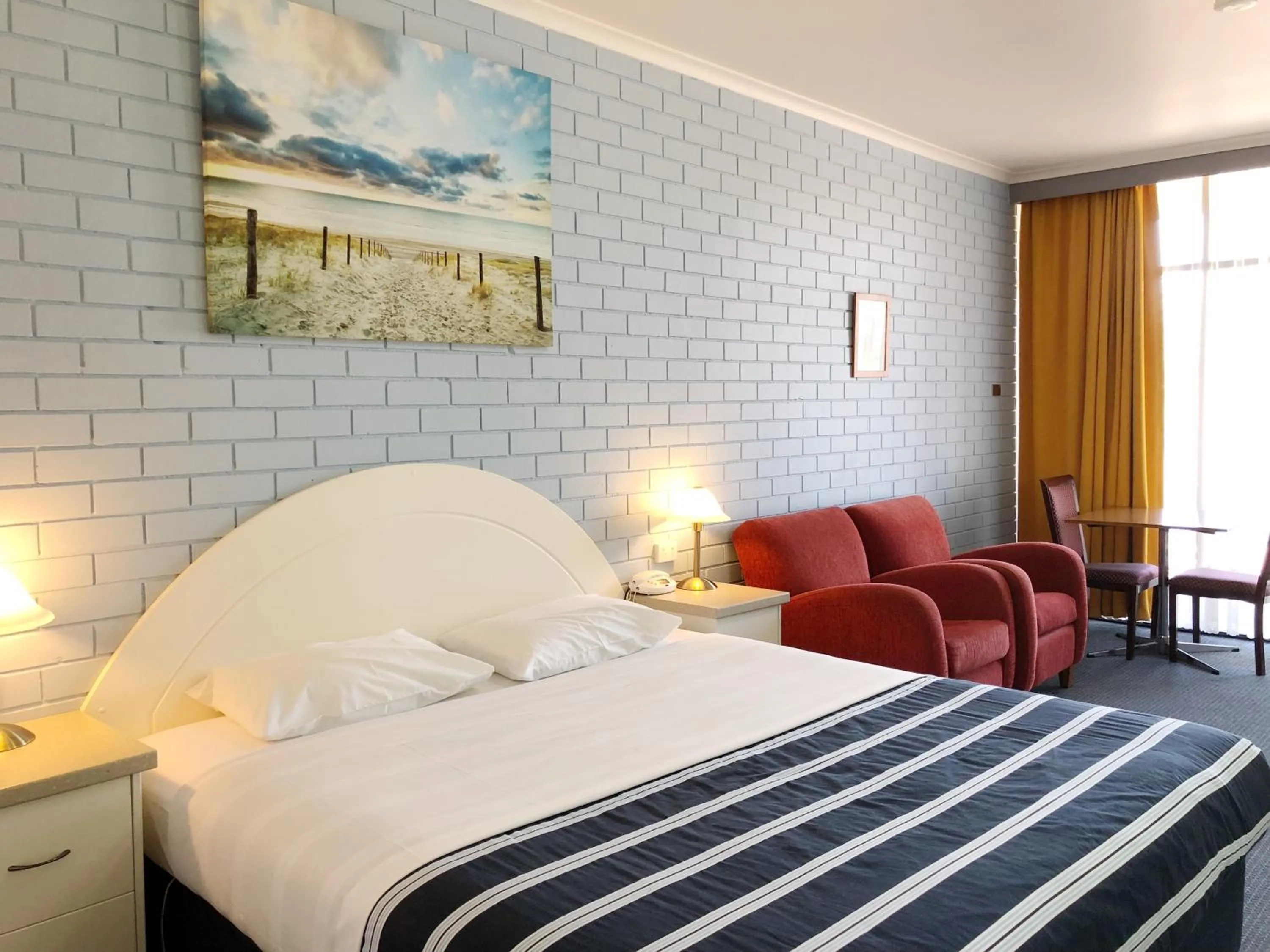 Bedroom, Bed in Statesman Motor Inn