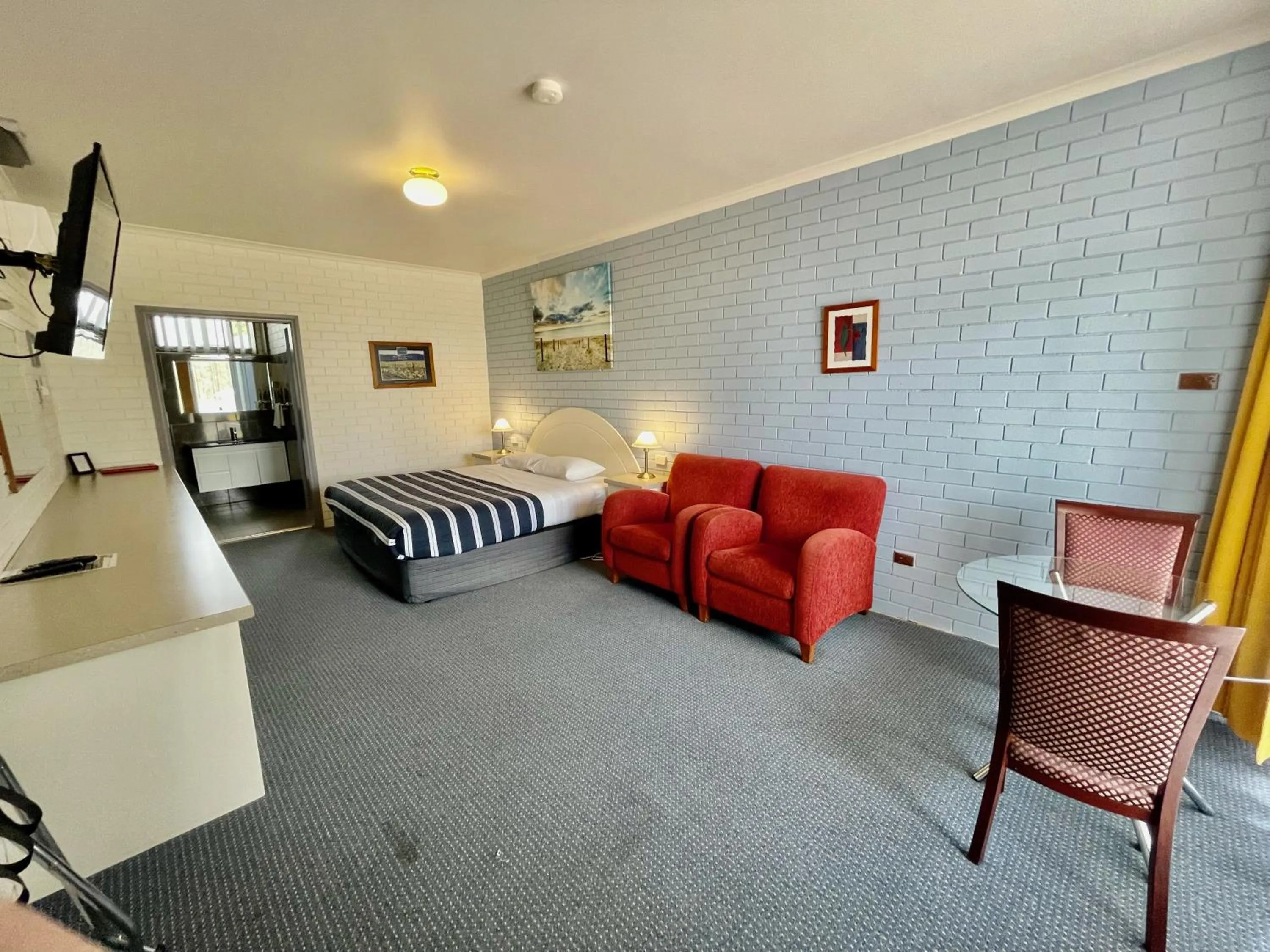 Living room in Statesman Motor Inn