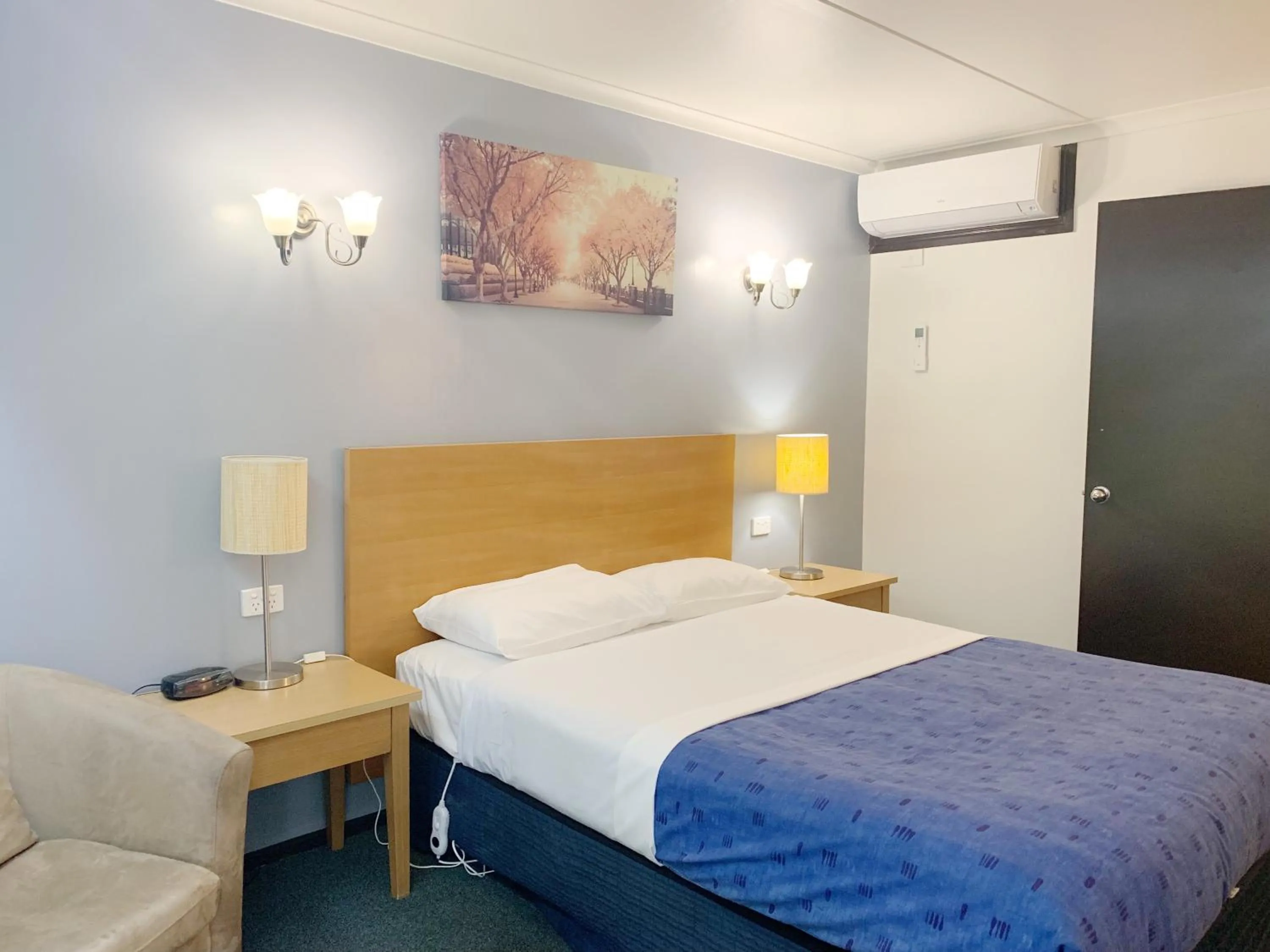 Bedroom, Bed in Statesman Motor Inn