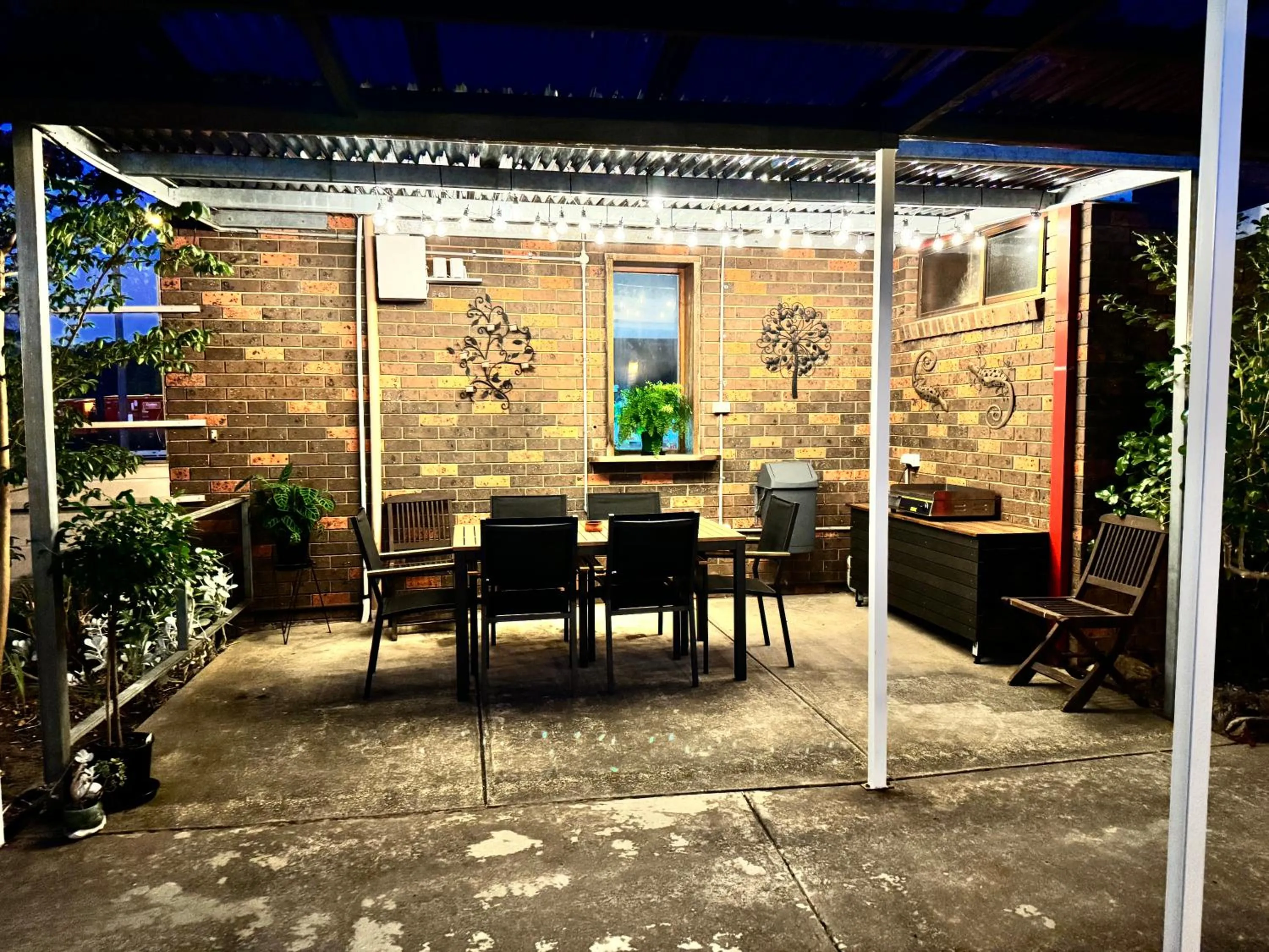 BBQ facilities in Statesman Motor Inn